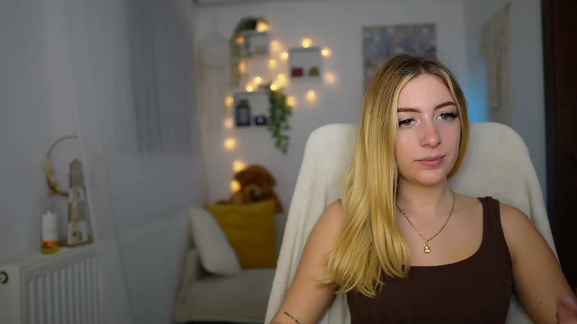 Gallery image thumbnail from Tina_Nappi18's myfreecams stream on, 11/02/2023, 16:01 image 18 of 20