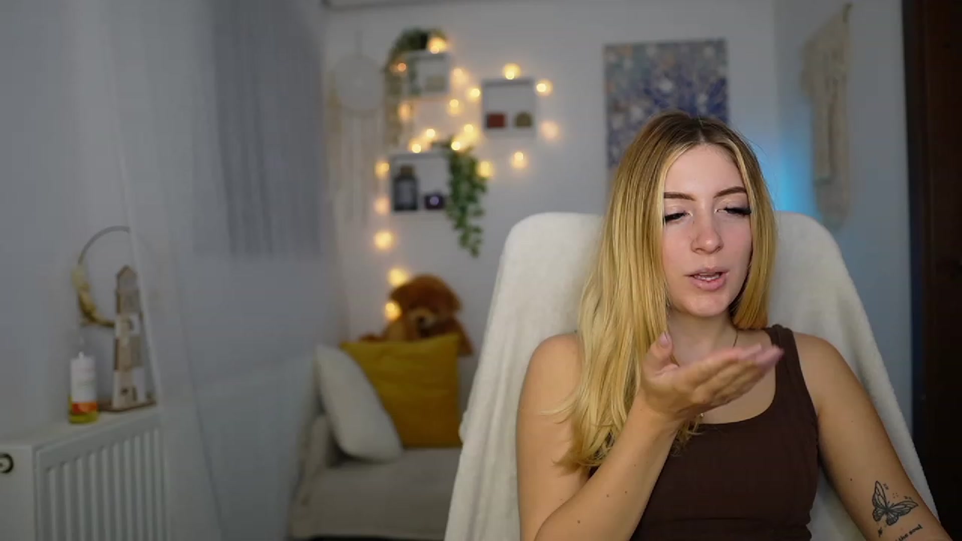 Gallery image thumbnail from Tina_Nappi18's myfreecams stream on, 11/02/2023, 16:01 image 7 of 20
