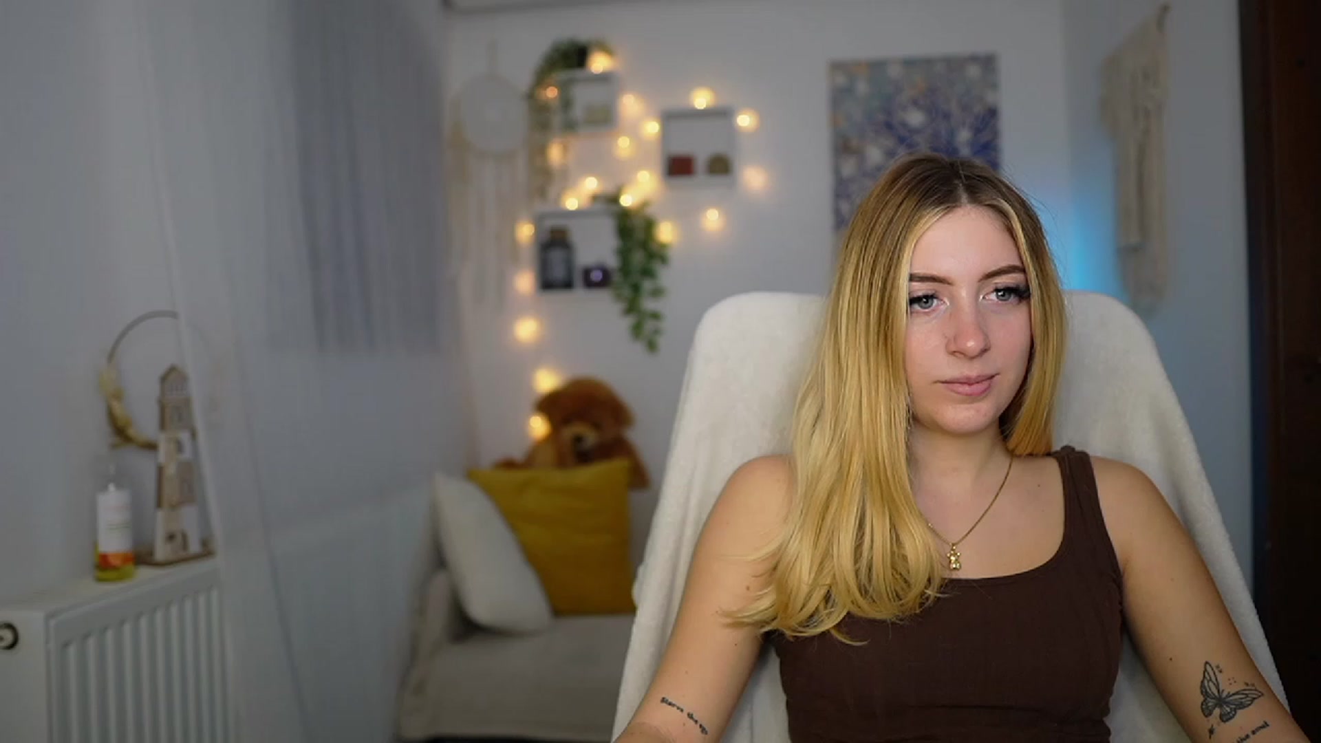 Gallery image thumbnail from Tina_Nappi18's myfreecams stream on, 11/02/2023, 16:01 image 8 of 20