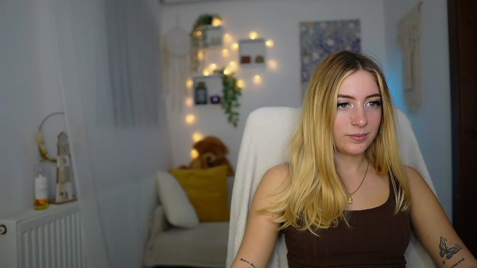Gallery image thumbnail from Tina_Nappi18's myfreecams stream on, 11/02/2023, 18:39 image 7 of 20