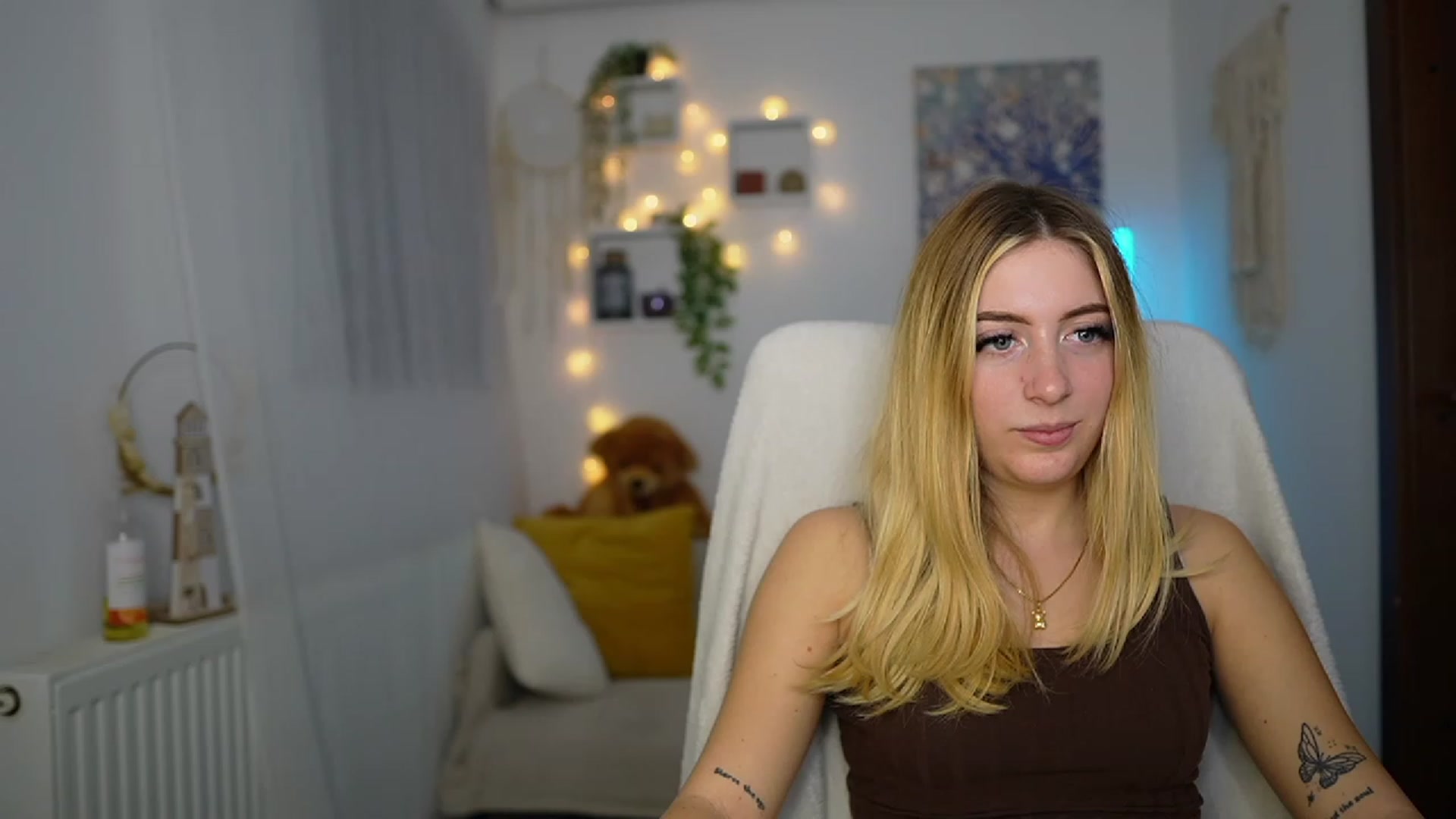 Gallery image thumbnail from Tina_Nappi18's myfreecams stream on, 11/02/2023, 18:39 image 13 of 20