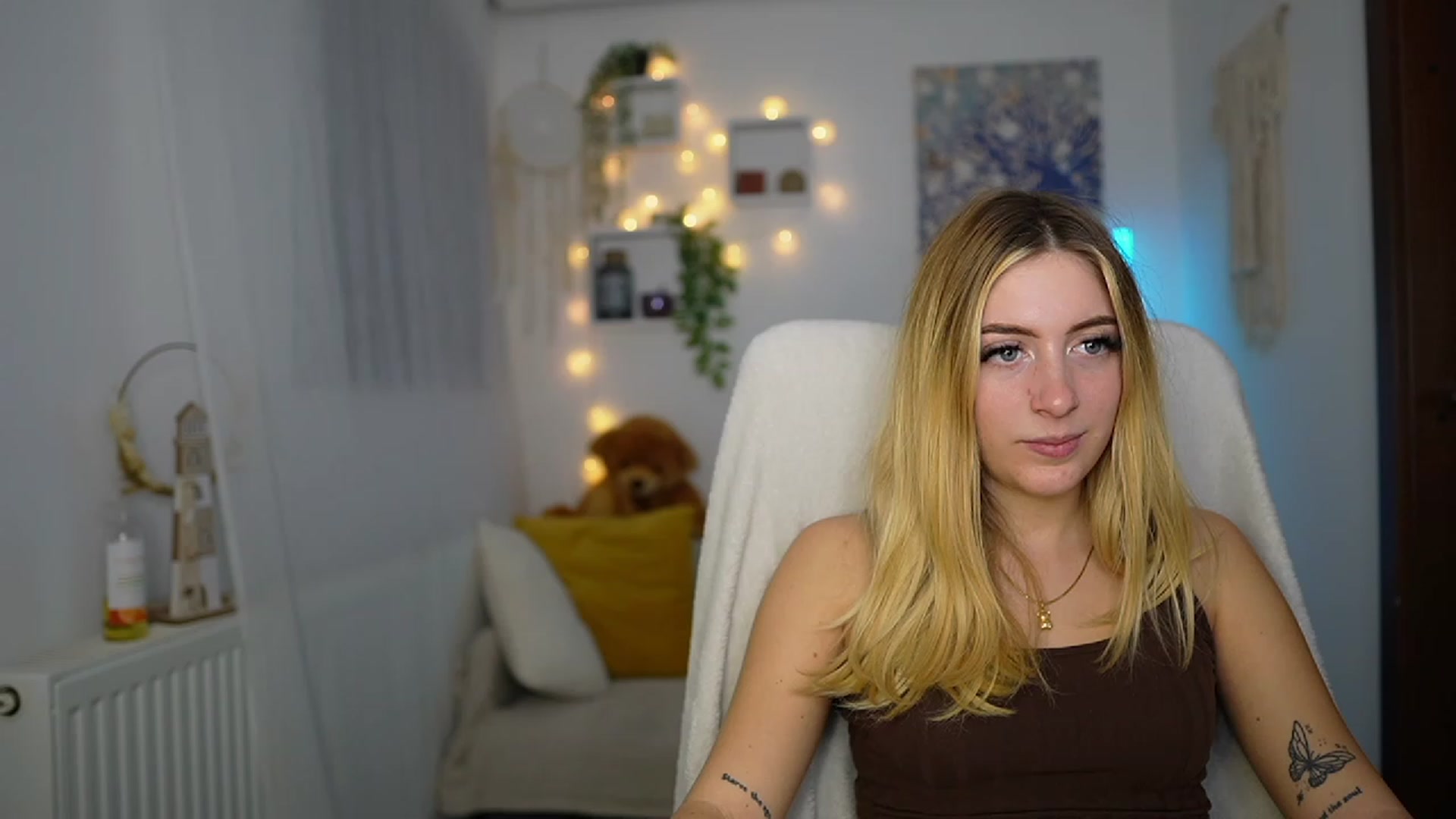 Gallery image thumbnail from Tina_Nappi18's myfreecams stream on, 11/02/2023, 18:39 image 12 of 20