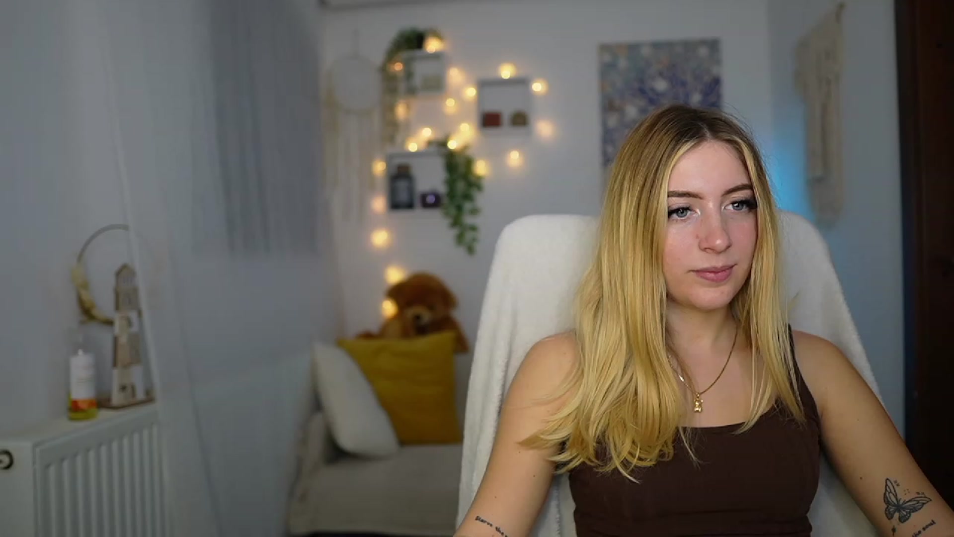 Gallery image thumbnail from Tina_Nappi18's myfreecams stream on, 11/02/2023, 18:39 image 8 of 20