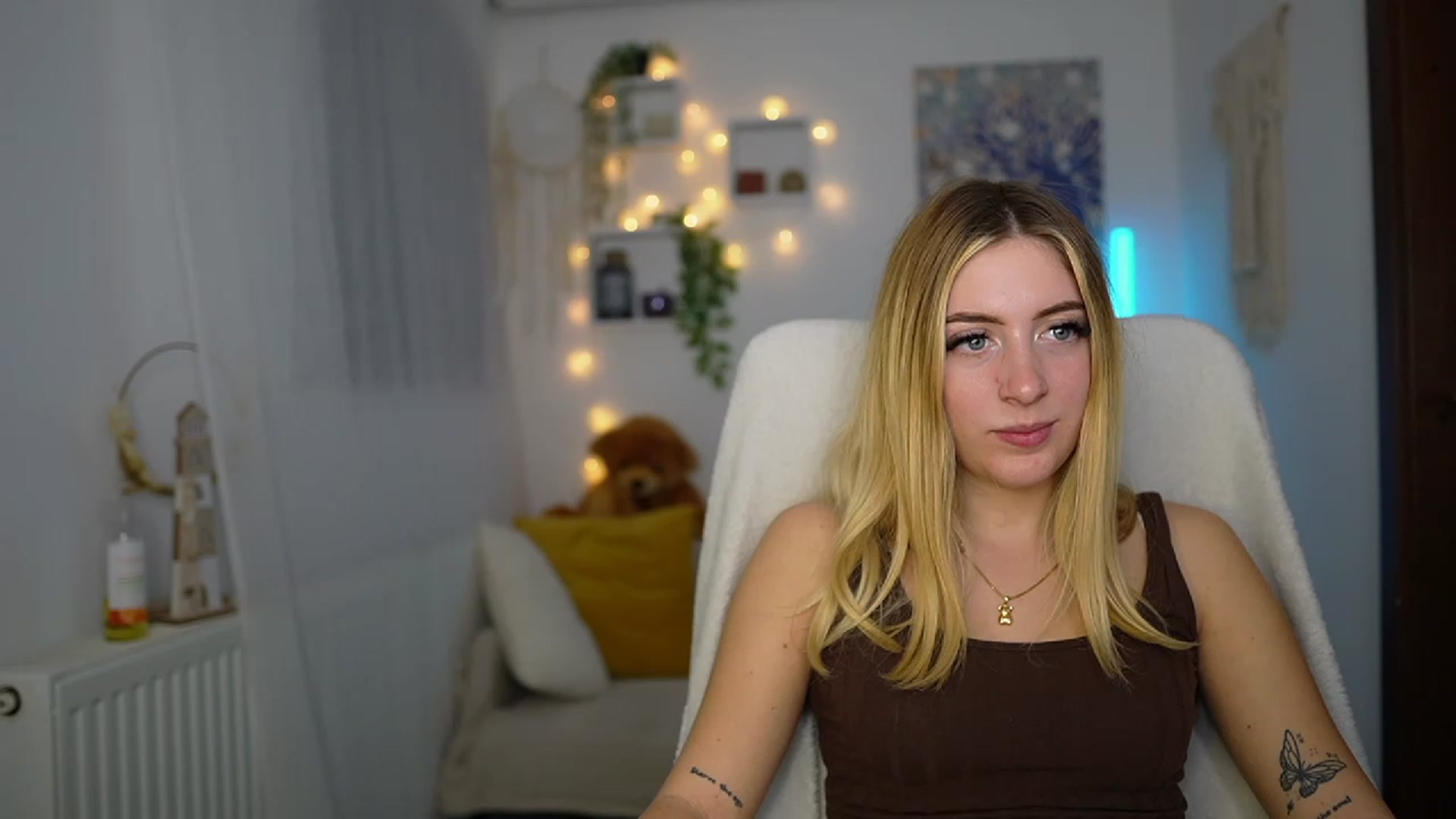 Gallery image thumbnail from Tina_Nappi18's myfreecams stream on, 11/02/2023, 18:39 image 18 of 20