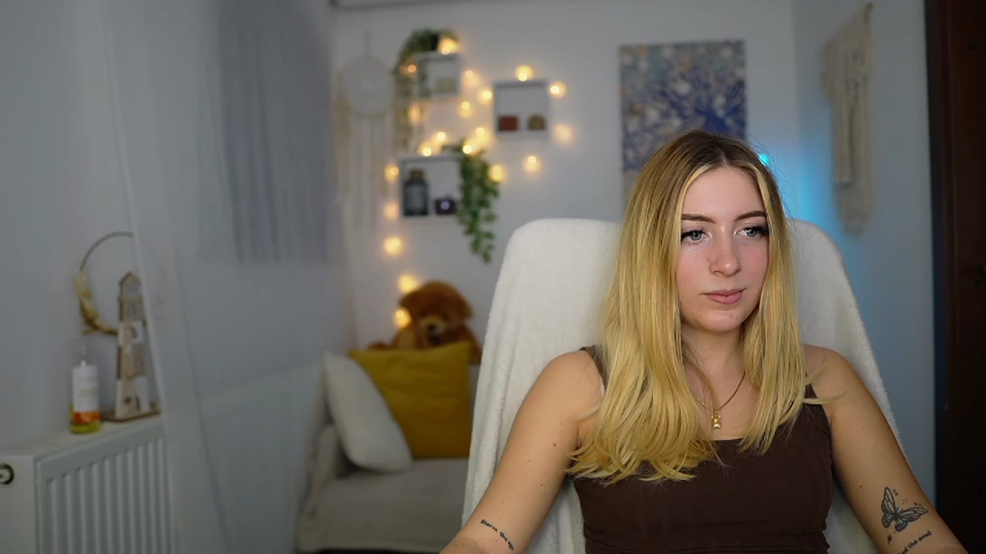 Gallery image thumbnail from Tina_Nappi18's myfreecams stream on, 11/02/2023, 18:39 image 16 of 20