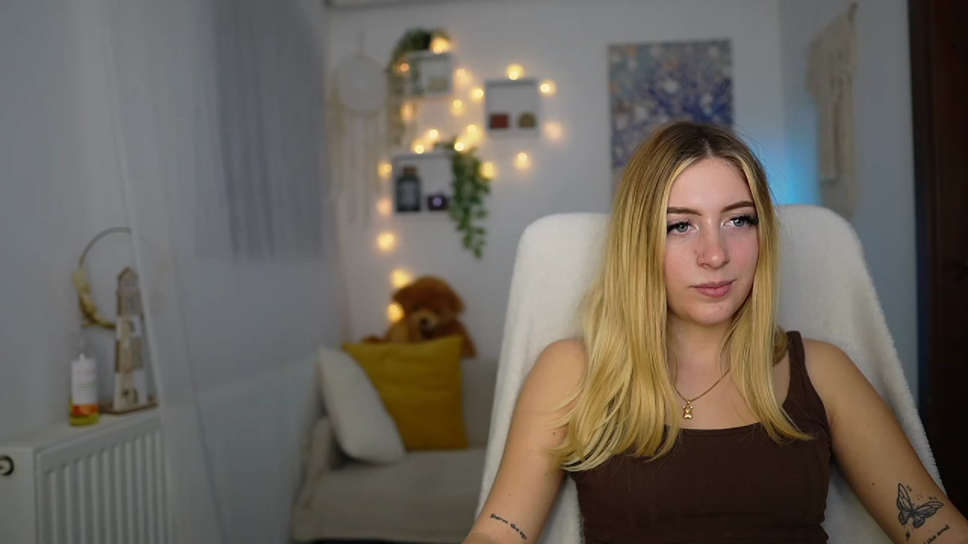 Gallery image thumbnail from Tina_Nappi18's myfreecams stream on, 11/02/2023, 18:39 image 20 of 20