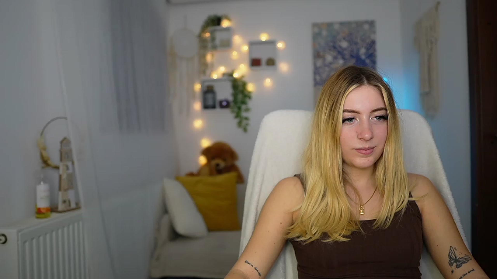 Gallery image thumbnail from Tina_Nappi18's myfreecams stream on, 11/02/2023, 18:39 image 15 of 20