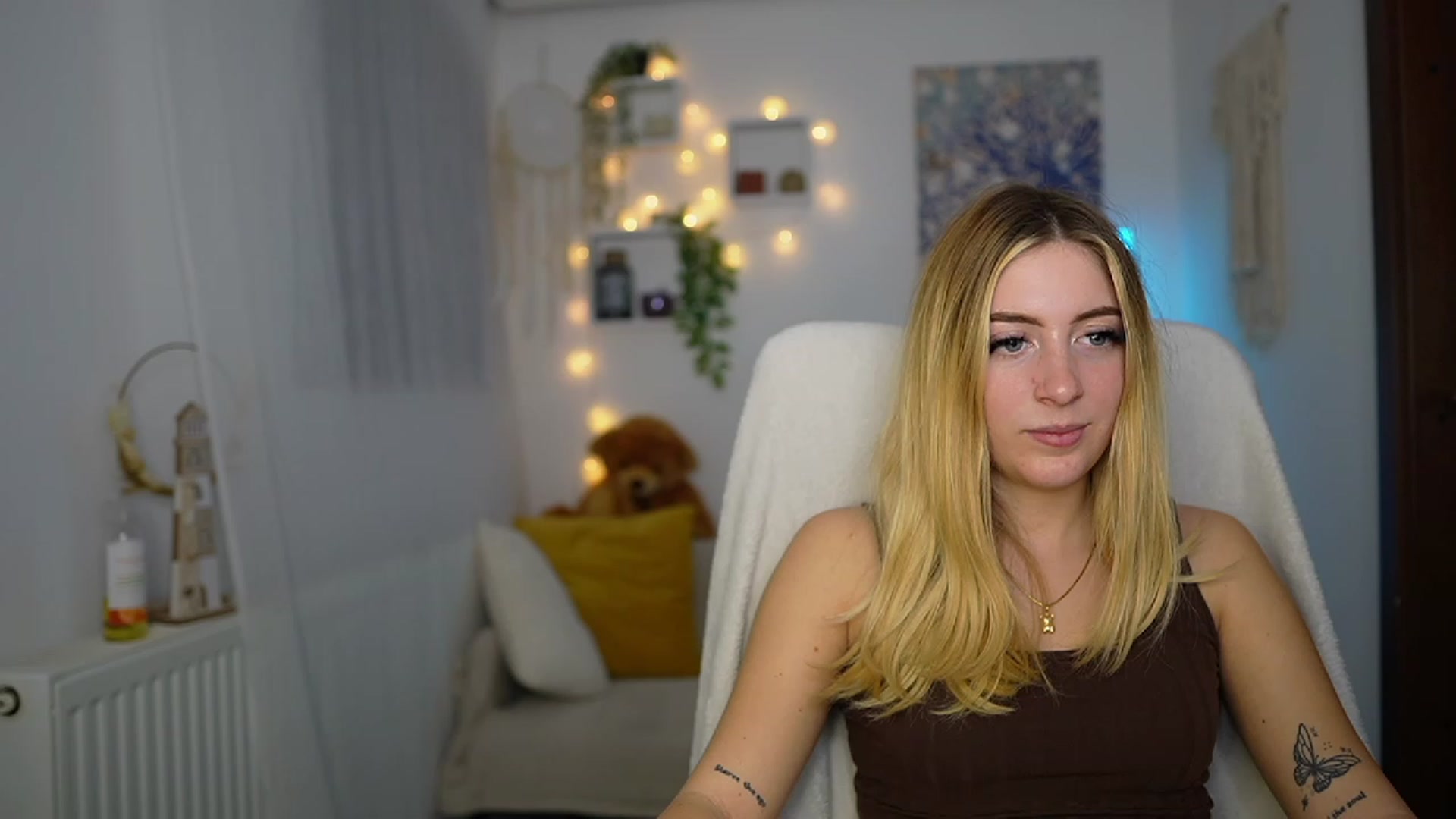 Gallery image thumbnail from Tina_Nappi18's myfreecams stream on, 11/02/2023, 18:39 image 14 of 20