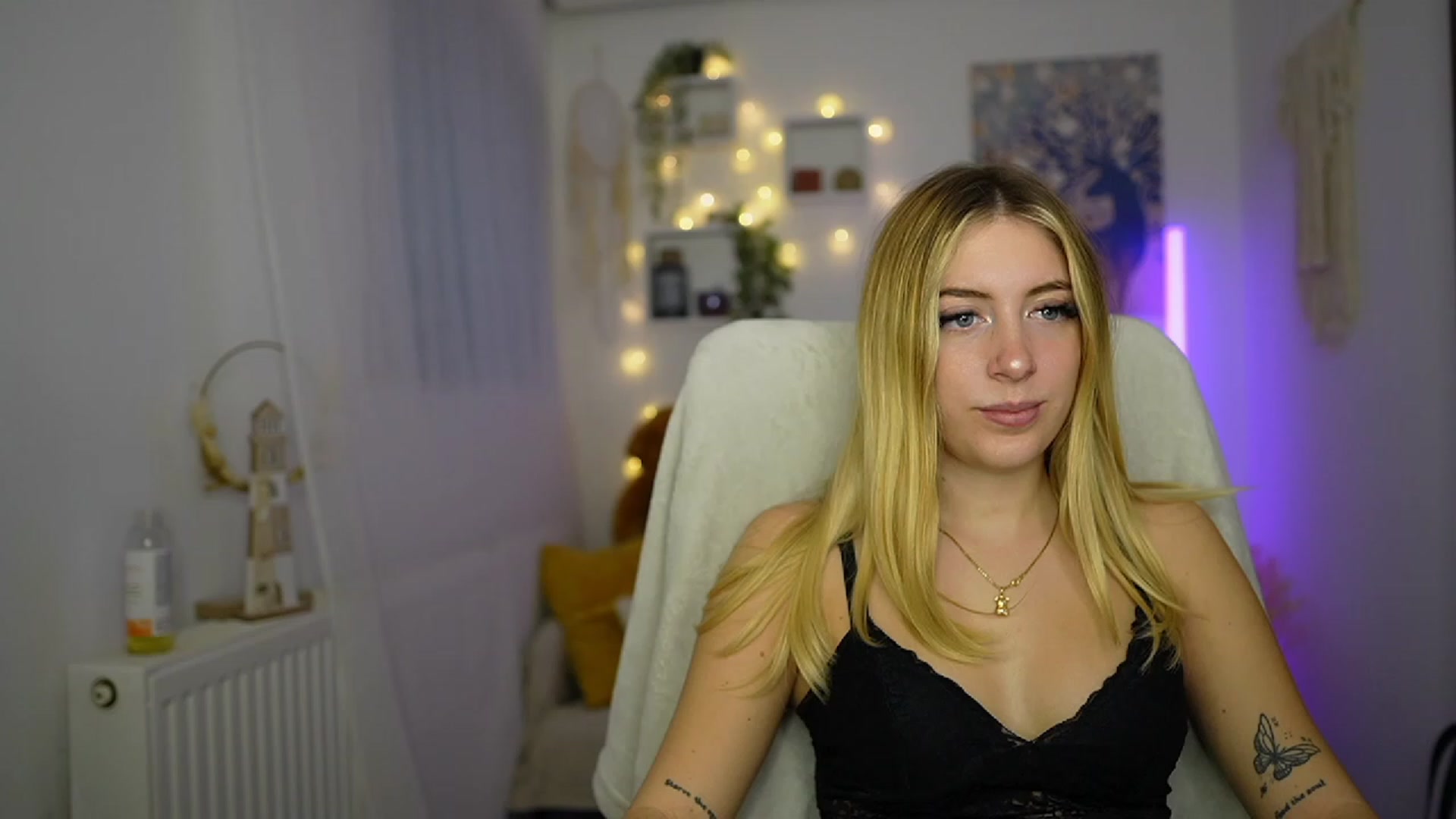 Gallery image thumbnail from Tina_Nappi18's myfreecams stream on, 11/08/2023, 15:02 image 13 of 20