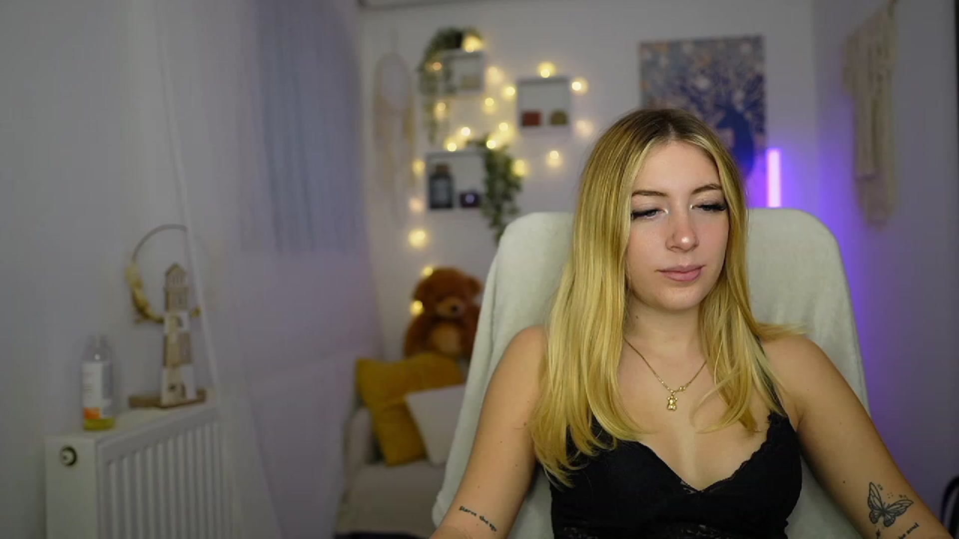 Gallery image thumbnail from Tina_Nappi18's myfreecams stream on, 11/08/2023, 15:02 image 14 of 20