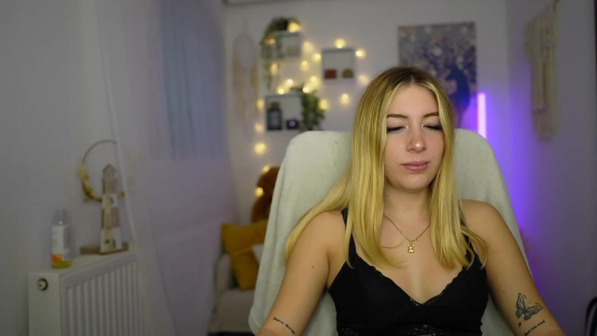 Gallery image thumbnail from Tina_Nappi18's myfreecams stream on, 11/08/2023, 15:02 image 6 of 20