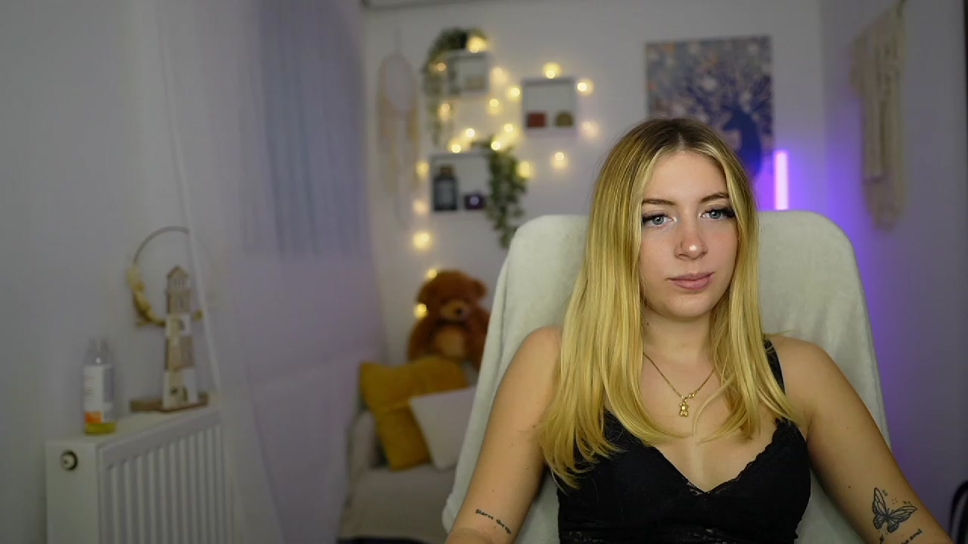 Gallery image thumbnail from Tina_Nappi18's myfreecams stream on, 11/08/2023, 15:02 image 16 of 20