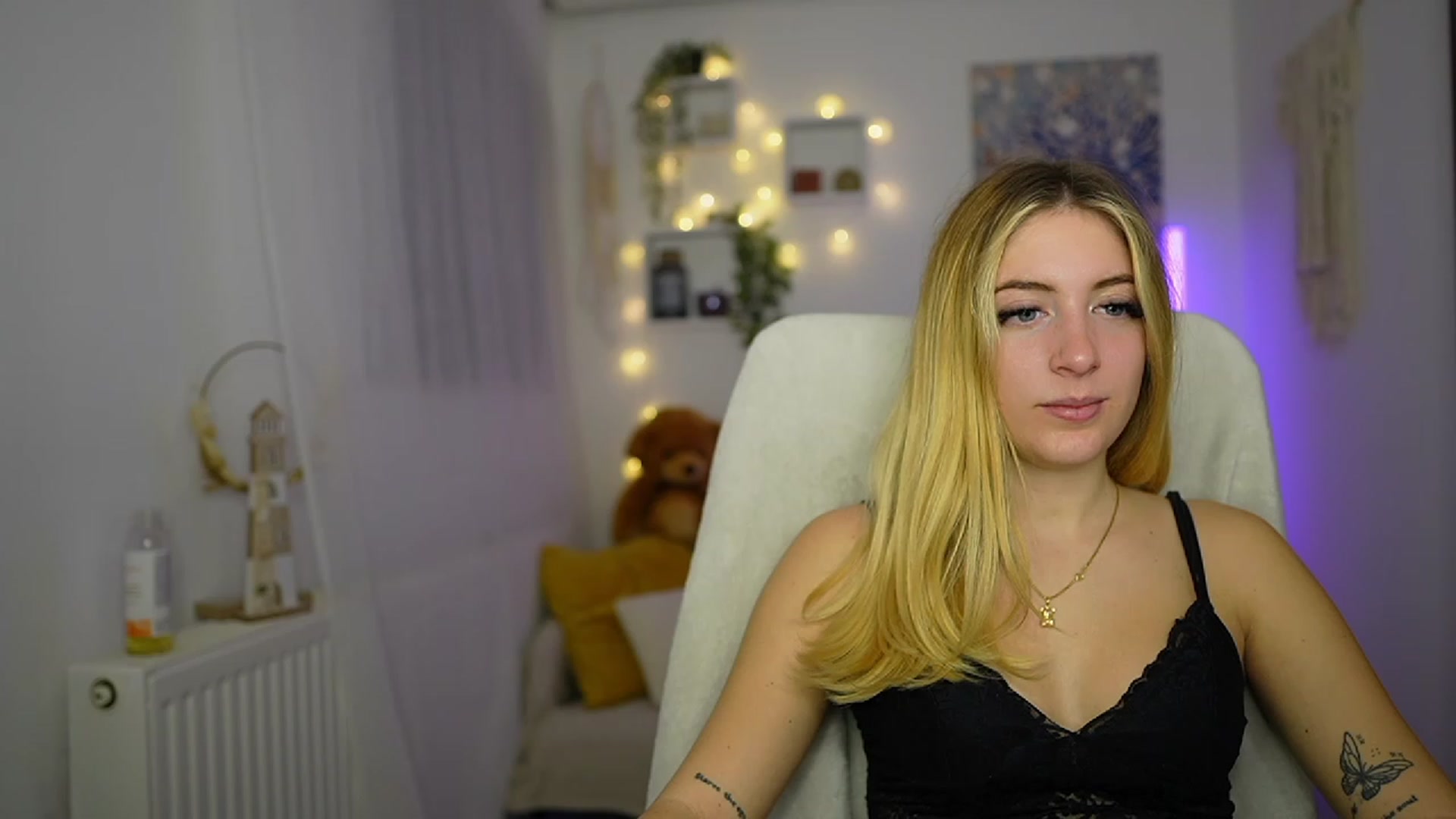 Gallery image thumbnail from Tina_Nappi18's myfreecams stream on, 11/08/2023, 16:55 image 10 of 20