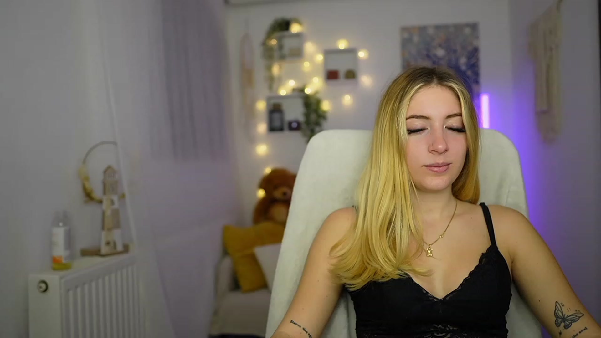 Gallery image thumbnail from Tina_Nappi18's myfreecams stream on, 11/08/2023, 16:55 image 11 of 20