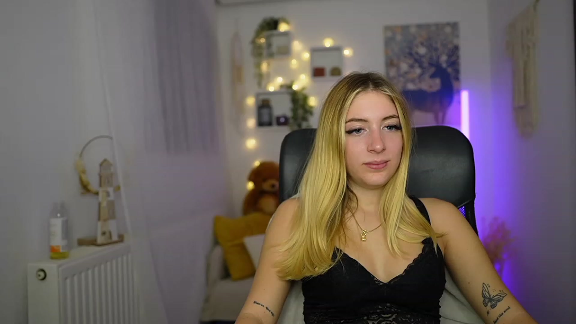 Gallery image thumbnail from Tina_Nappi18's myfreecams stream on, 11/08/2023, 18:04 image 14 of 20