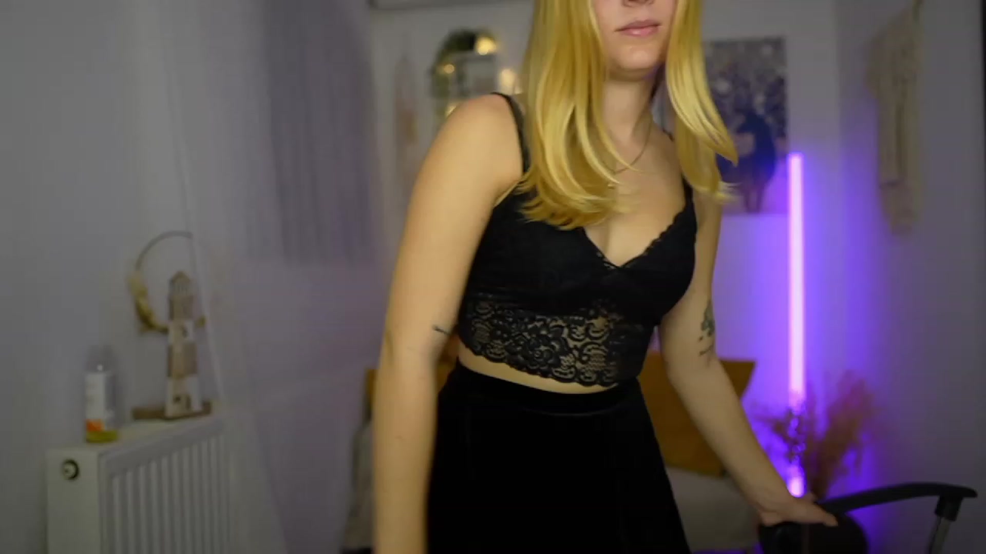 Gallery image thumbnail from Tina_Nappi18's myfreecams stream on, 11/08/2023, 18:04 image 11 of 20