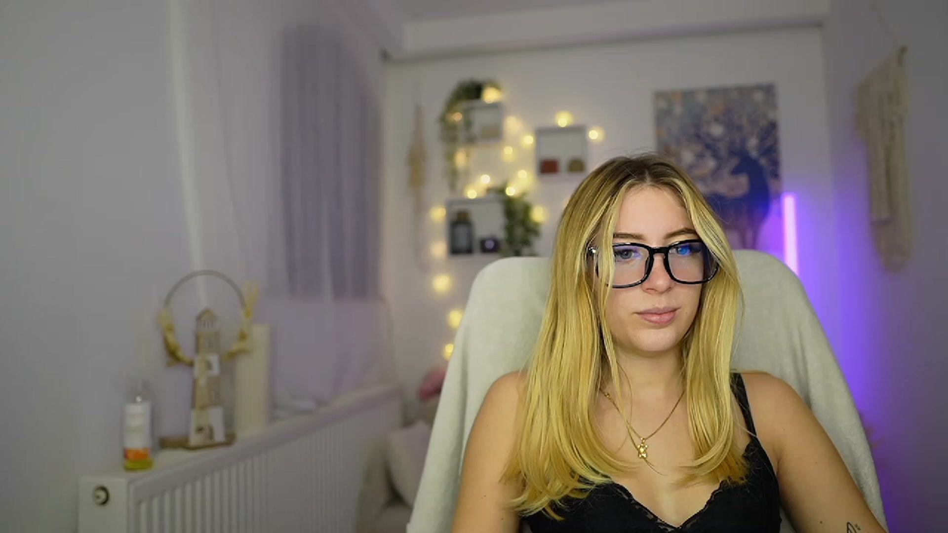 Gallery image thumbnail from Tina_Nappi18's myfreecams stream on, 11/09/2023, 15:40 image 1 of 20