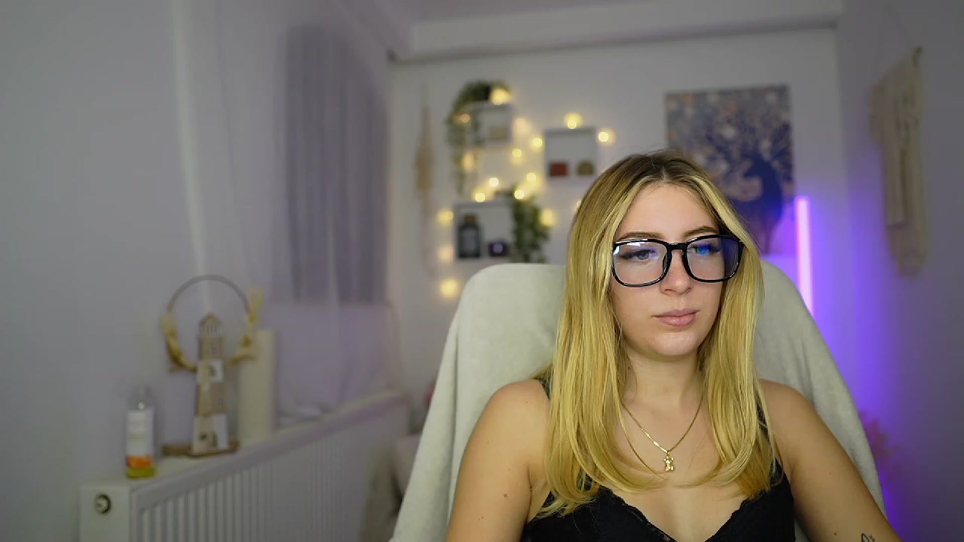 Gallery image thumbnail from Tina_Nappi18's myfreecams stream on, 11/09/2023, 15:40 image 14 of 20