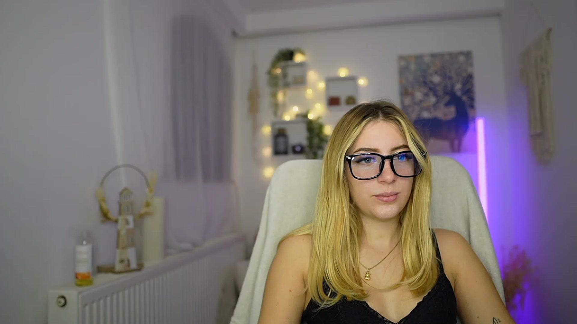 Gallery image thumbnail from Tina_Nappi18's myfreecams stream on, 11/09/2023, 15:40 image 19 of 20