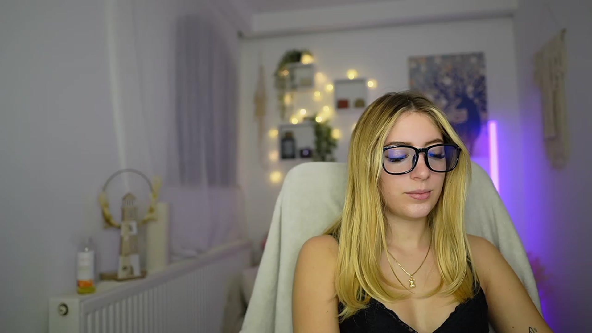 Gallery image thumbnail from Tina_Nappi18's myfreecams stream on, 11/09/2023, 15:40 image 11 of 20