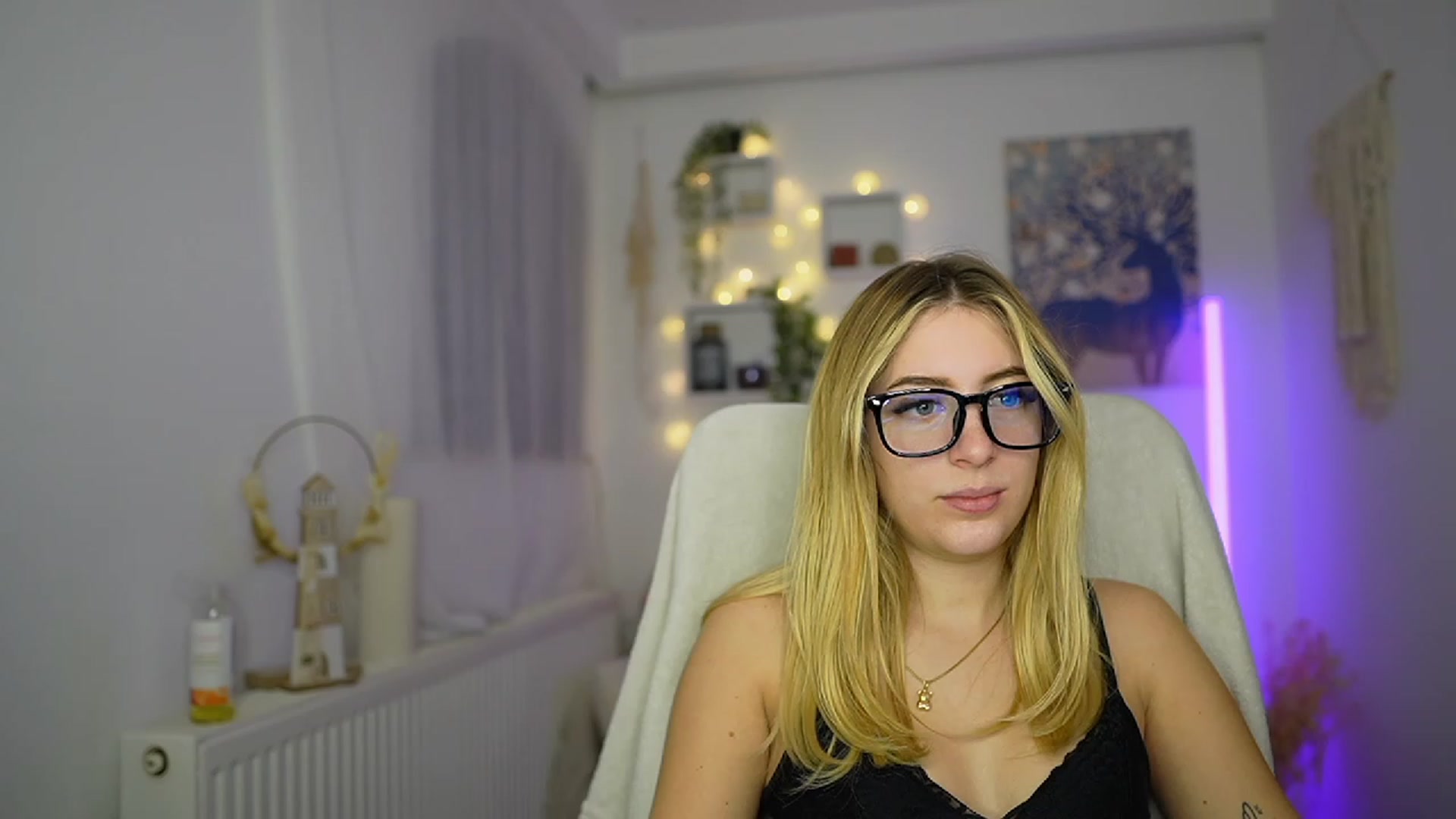 Gallery image thumbnail from Tina_Nappi18's myfreecams stream on, 11/09/2023, 15:40 image 17 of 20