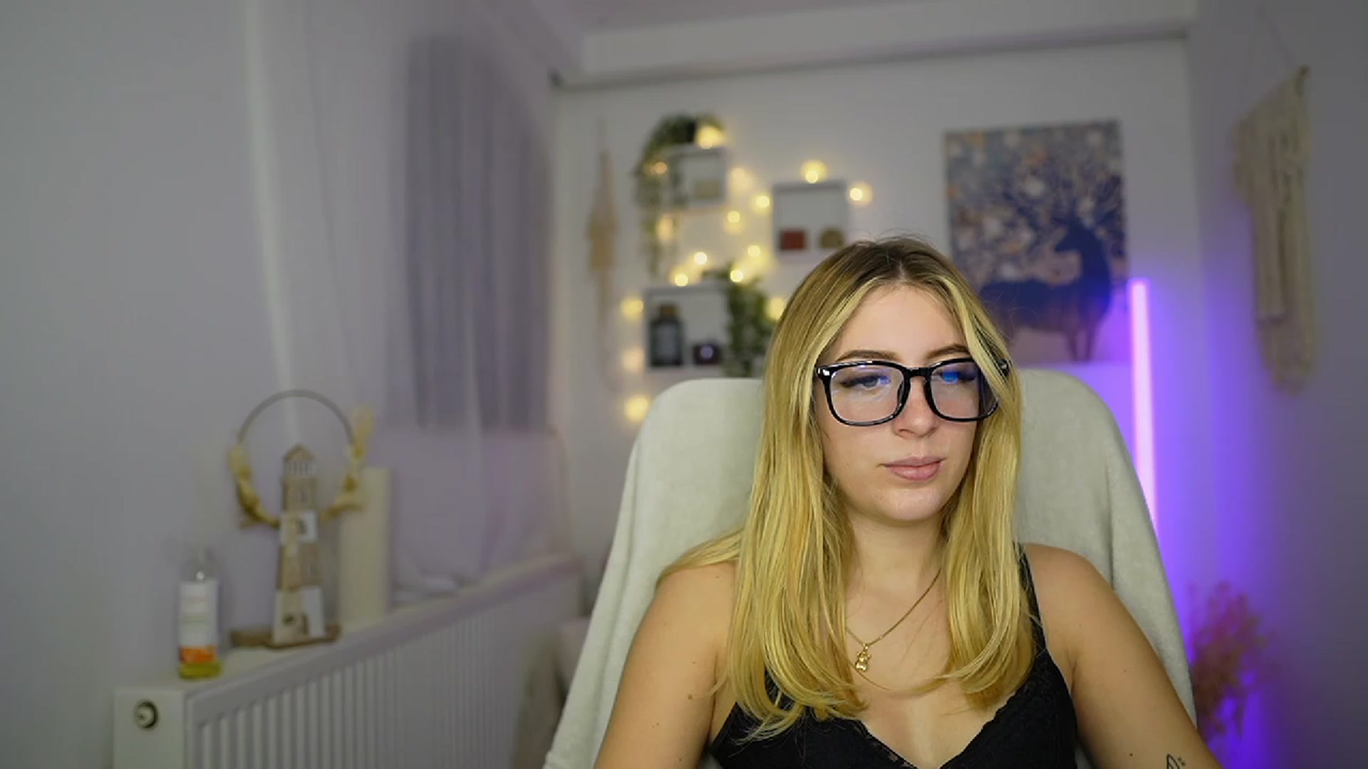 Gallery image thumbnail from Tina_Nappi18's myfreecams stream on, 11/09/2023, 15:40 image 16 of 20