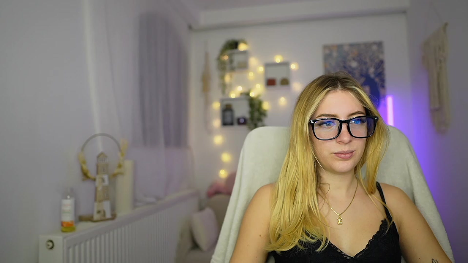 Gallery image thumbnail from Tina_Nappi18's myfreecams stream on, 11/09/2023, 16:27 image 15 of 20