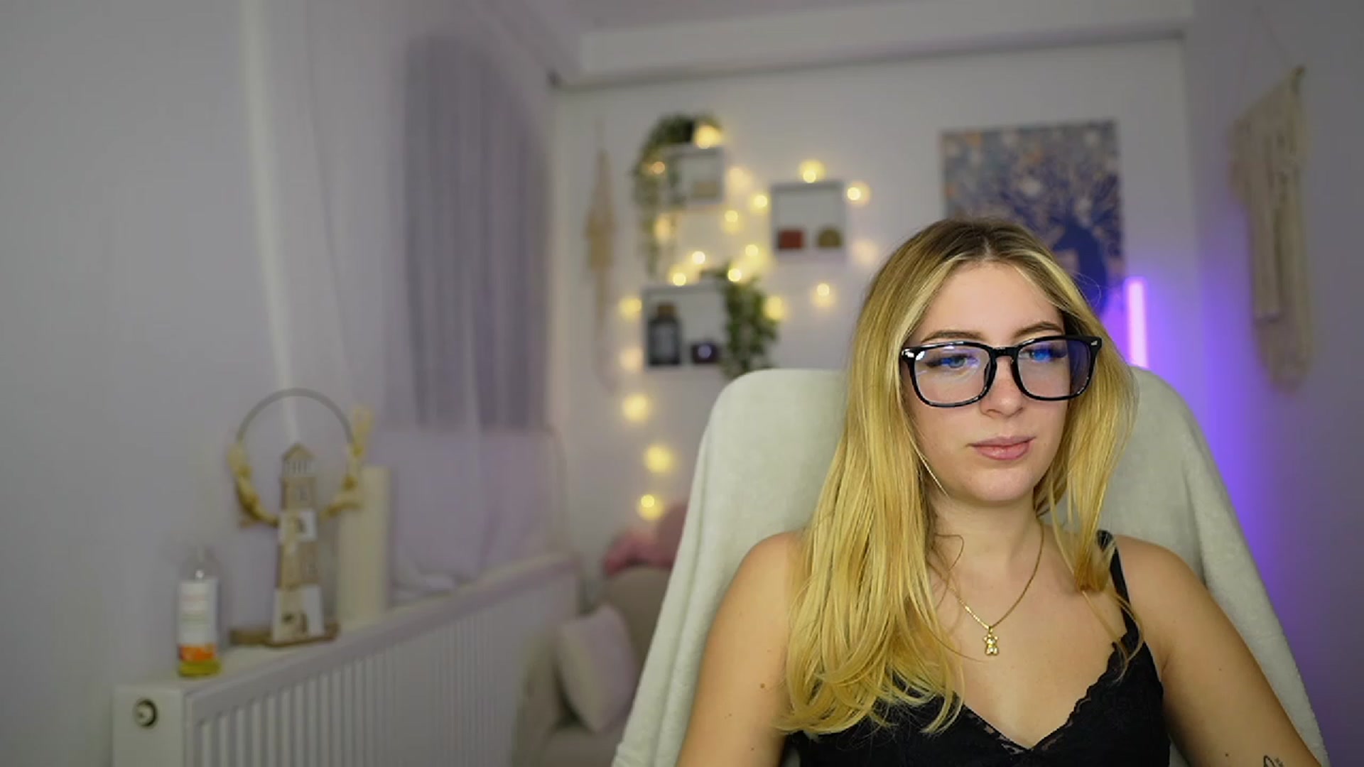 Gallery image thumbnail from Tina_Nappi18's myfreecams stream on, 11/09/2023, 16:27 image 20 of 20