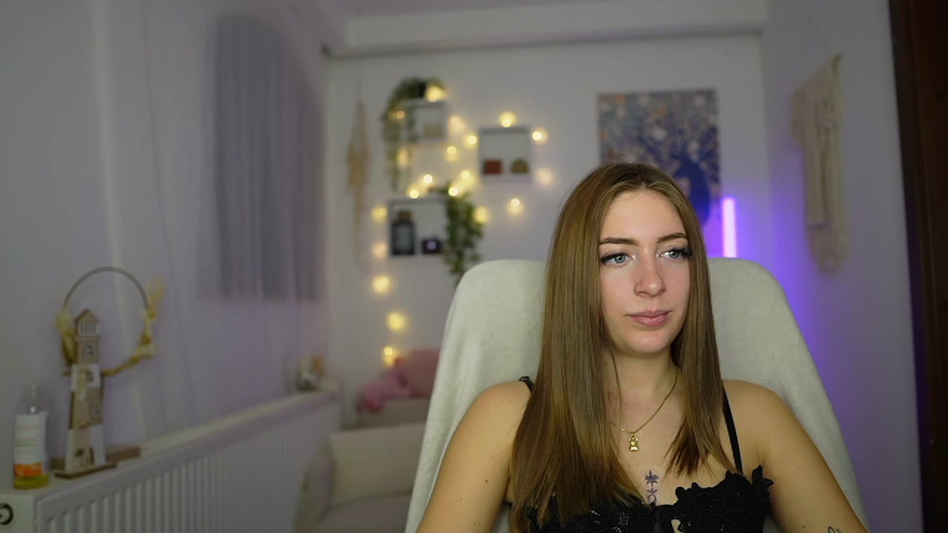 Gallery image thumbnail from Tina_Nappi18's myfreecams stream on, 11/14/2023, 16:12 image 13 of 20