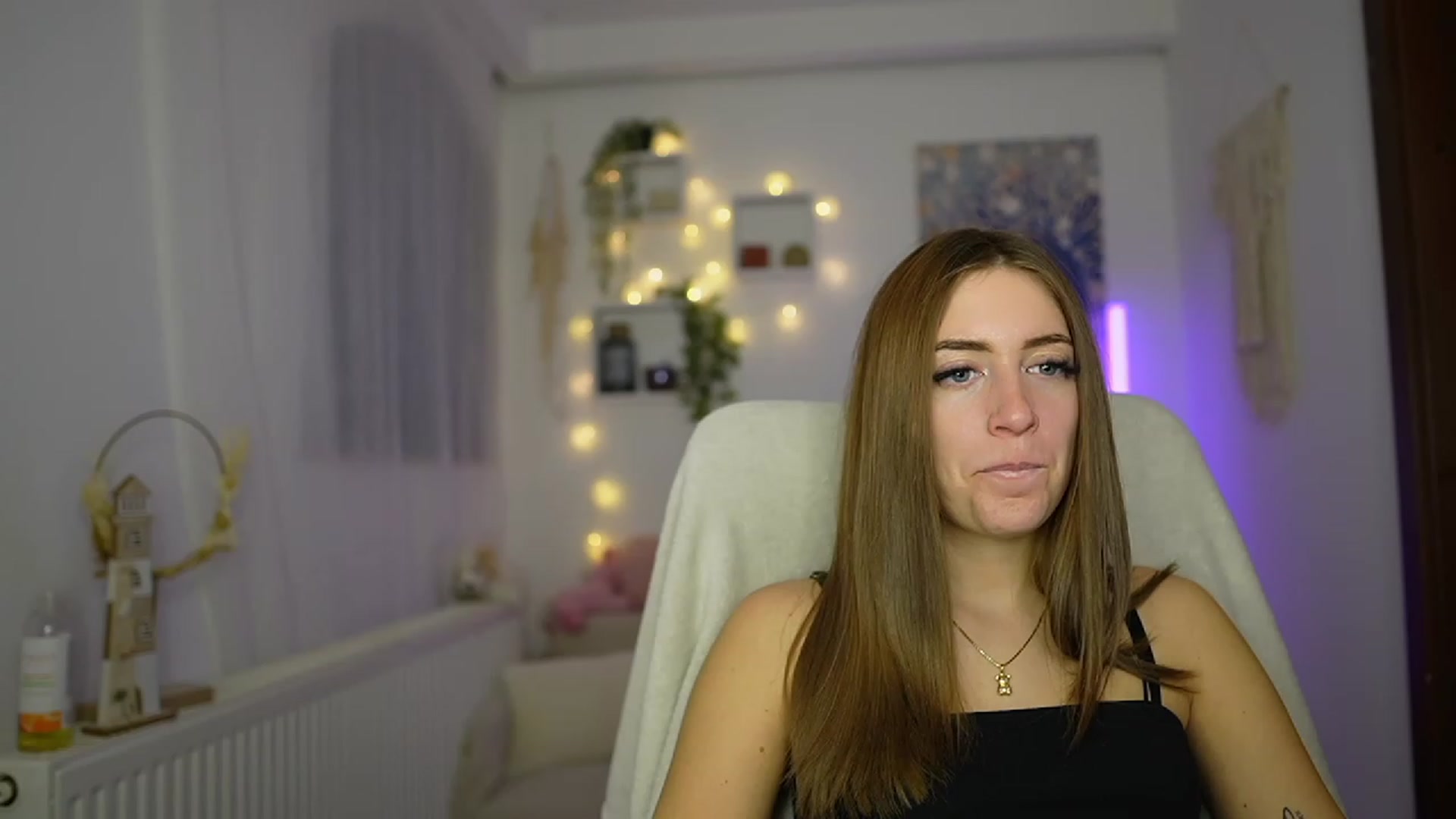 Gallery image thumbnail from Tina_Nappi18's myfreecams stream on, 11/14/2023, 16:12 image 3 of 20