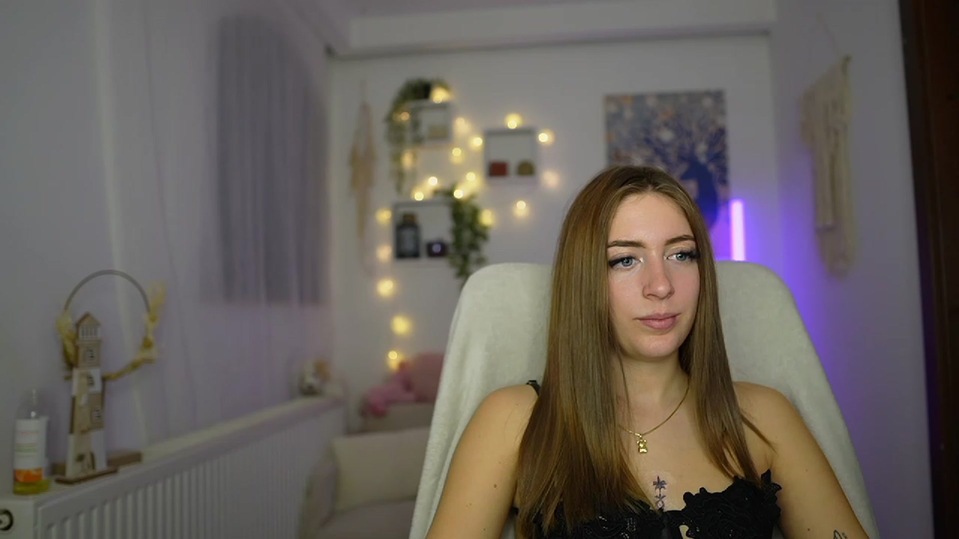 Gallery image thumbnail from Tina_Nappi18's myfreecams stream on, 11/14/2023, 16:12 image 14 of 20