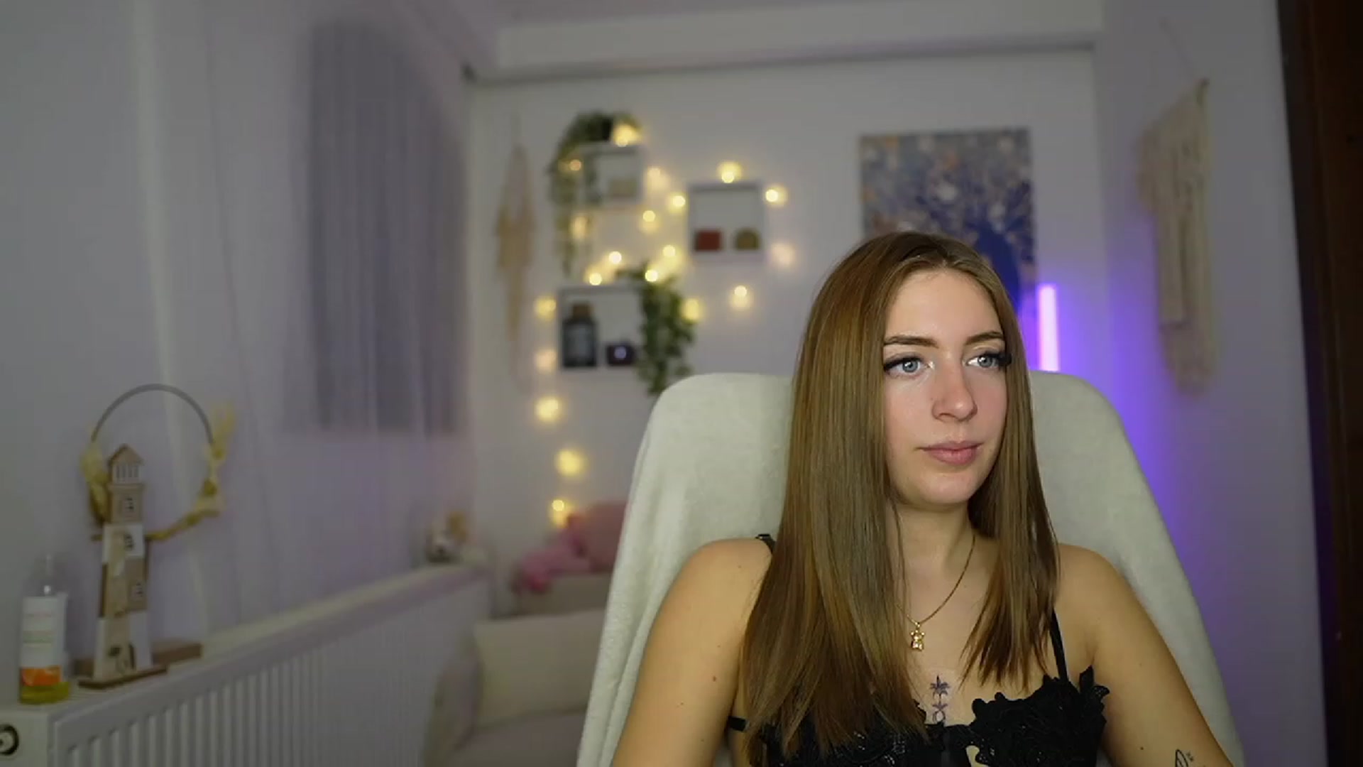 Gallery image thumbnail from Tina_Nappi18's myfreecams stream on, 11/14/2023, 16:12 image 11 of 20