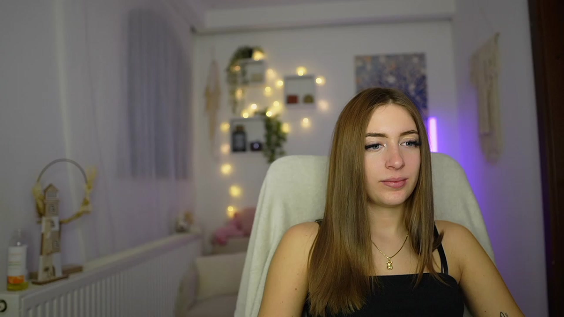 Gallery image thumbnail from Tina_Nappi18's myfreecams stream on, 11/14/2023, 16:12 image 1 of 20