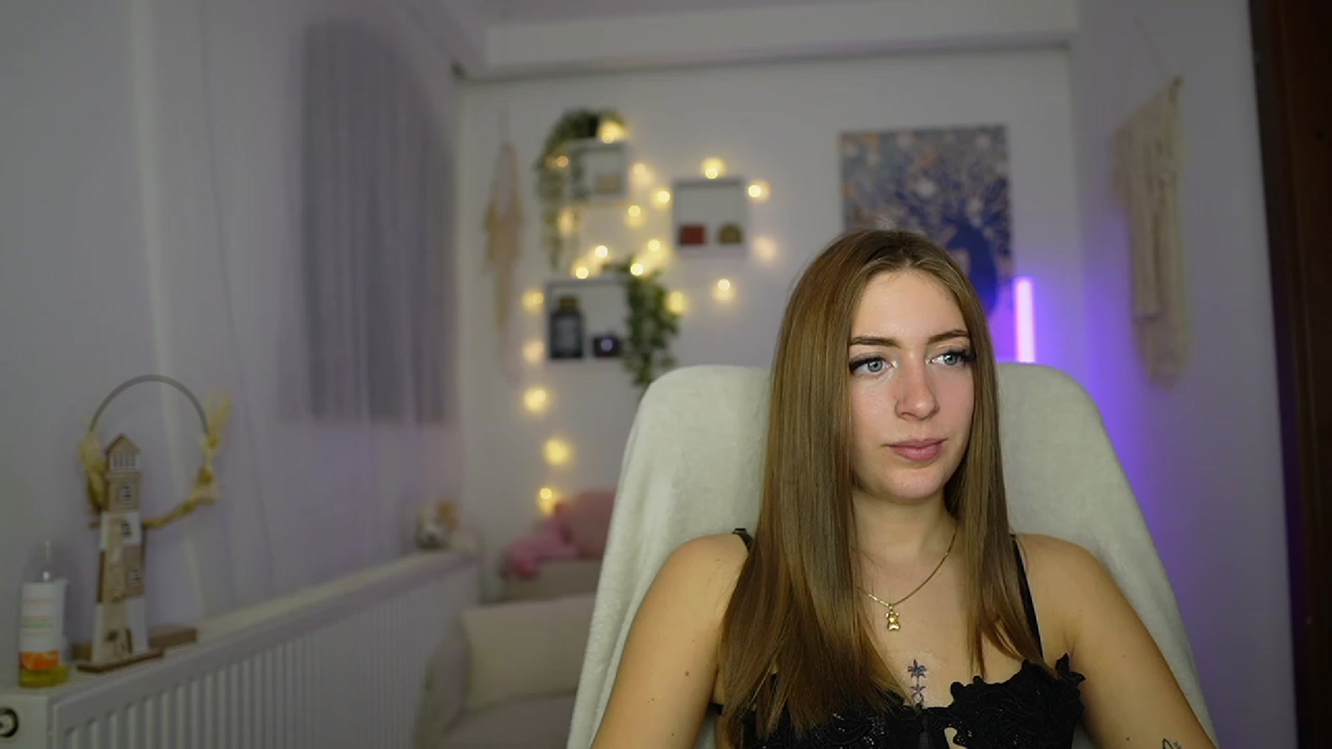 Gallery image thumbnail from Tina_Nappi18's myfreecams stream on, 11/14/2023, 16:12 image 16 of 20