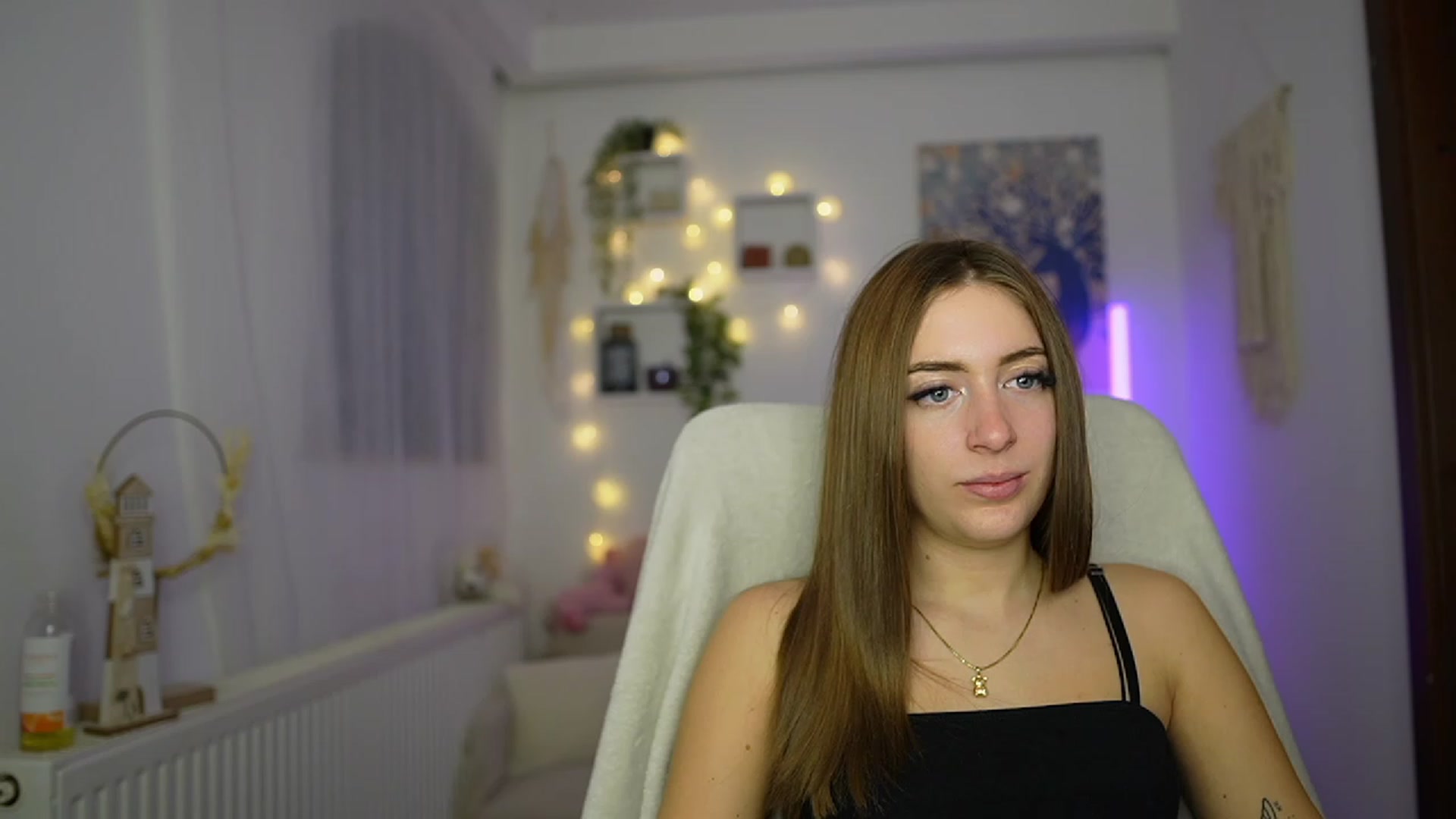 Gallery image thumbnail from Tina_Nappi18's myfreecams stream on, 11/14/2023, 16:12 image 7 of 20