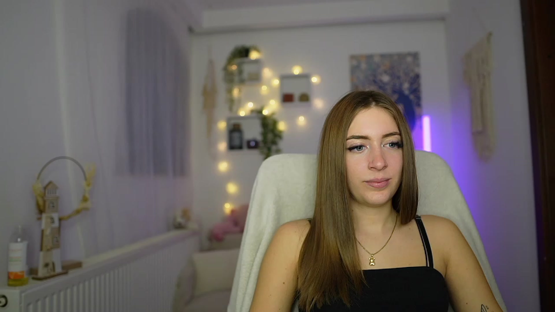 Gallery image thumbnail from Tina_Nappi18's myfreecams stream on, 11/14/2023, 16:12 image 6 of 20