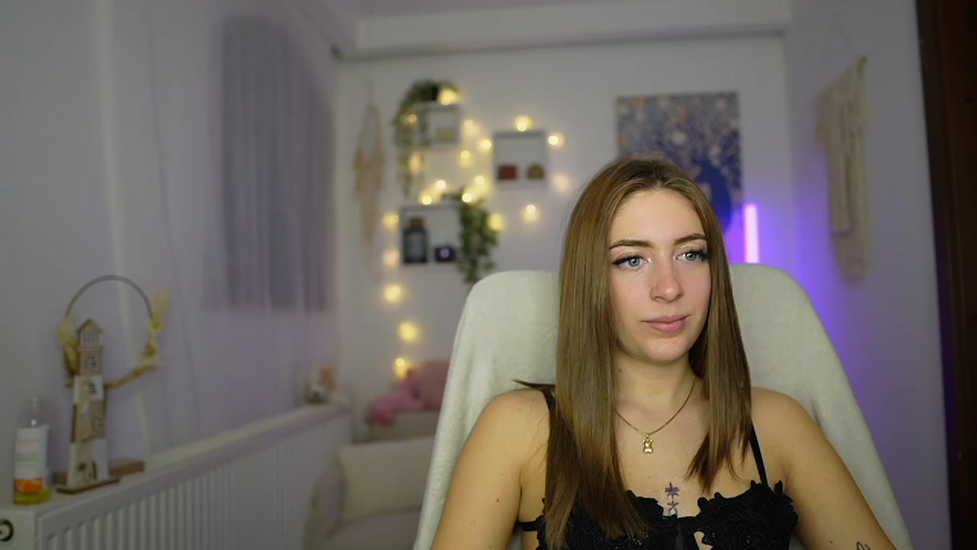 Gallery image thumbnail from Tina_Nappi18's myfreecams stream on, 11/14/2023, 16:12 image 9 of 20
