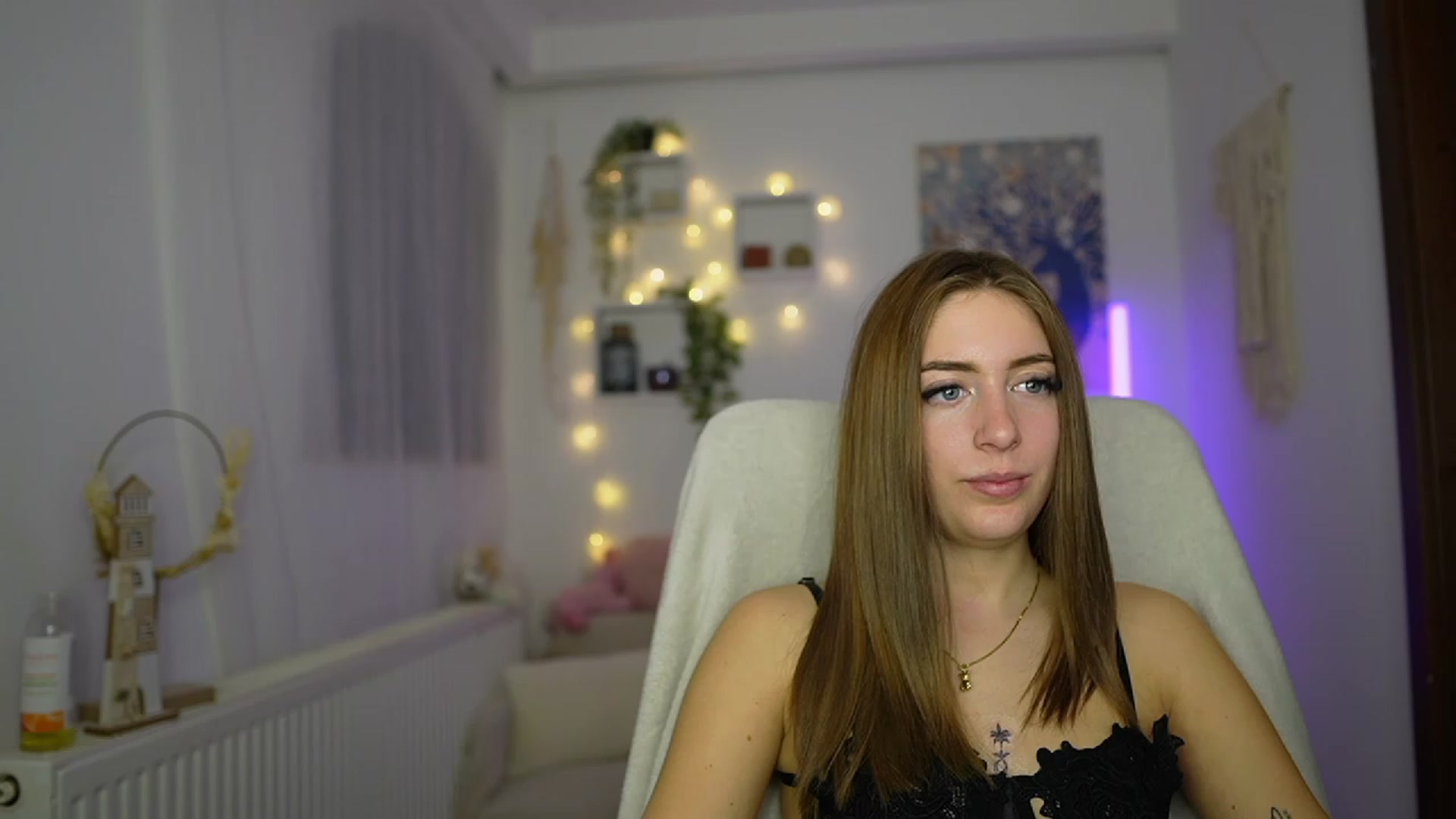 Gallery image thumbnail from Tina_Nappi18's myfreecams stream on, 11/14/2023, 16:12 image 12 of 20