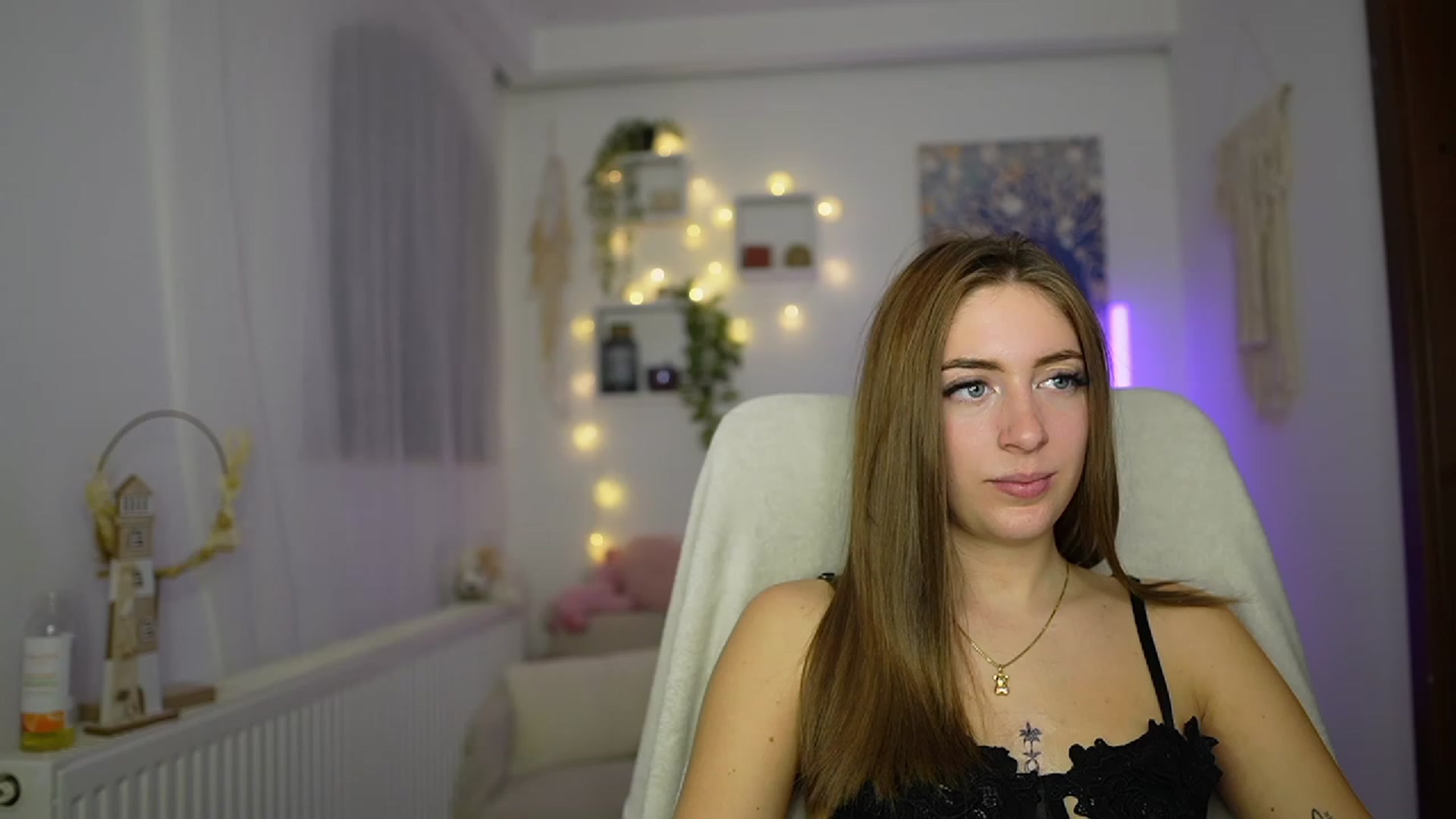 Gallery image thumbnail from Tina_Nappi18's myfreecams stream on, 11/14/2023, 16:12 image 19 of 20