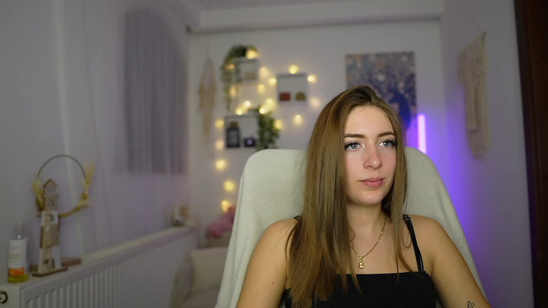 Gallery image thumbnail from Tina_Nappi18's myfreecams stream on, 11/14/2023, 17:29 image 20 of 20
