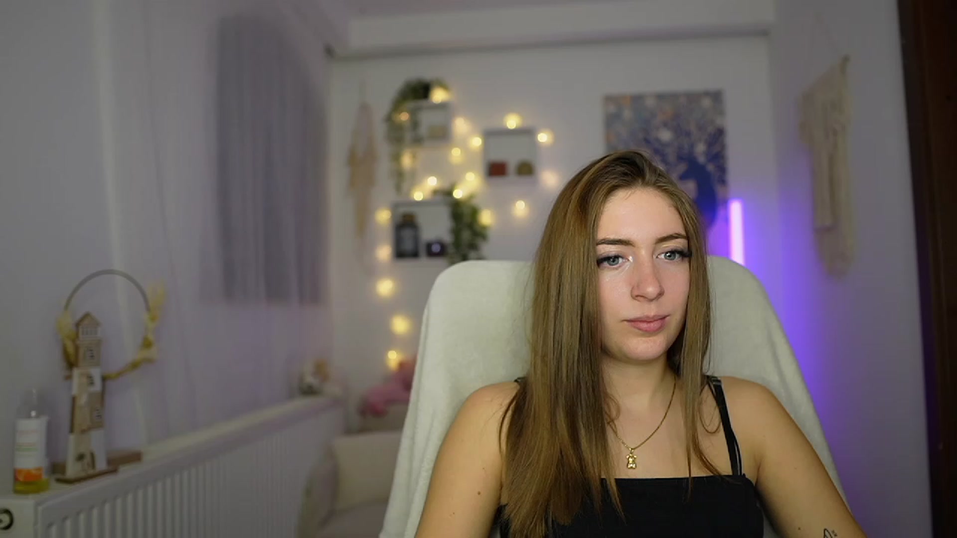 Gallery image thumbnail from Tina_Nappi18's myfreecams stream on, 11/14/2023, 17:29 image 19 of 20
