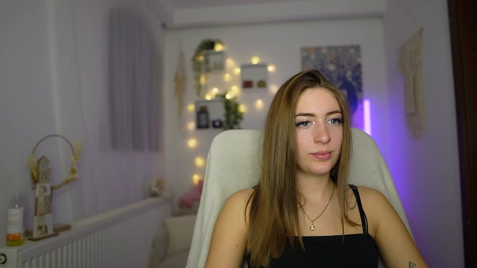 Gallery image thumbnail from Tina_Nappi18's myfreecams stream on, 11/14/2023, 17:29 image 9 of 20