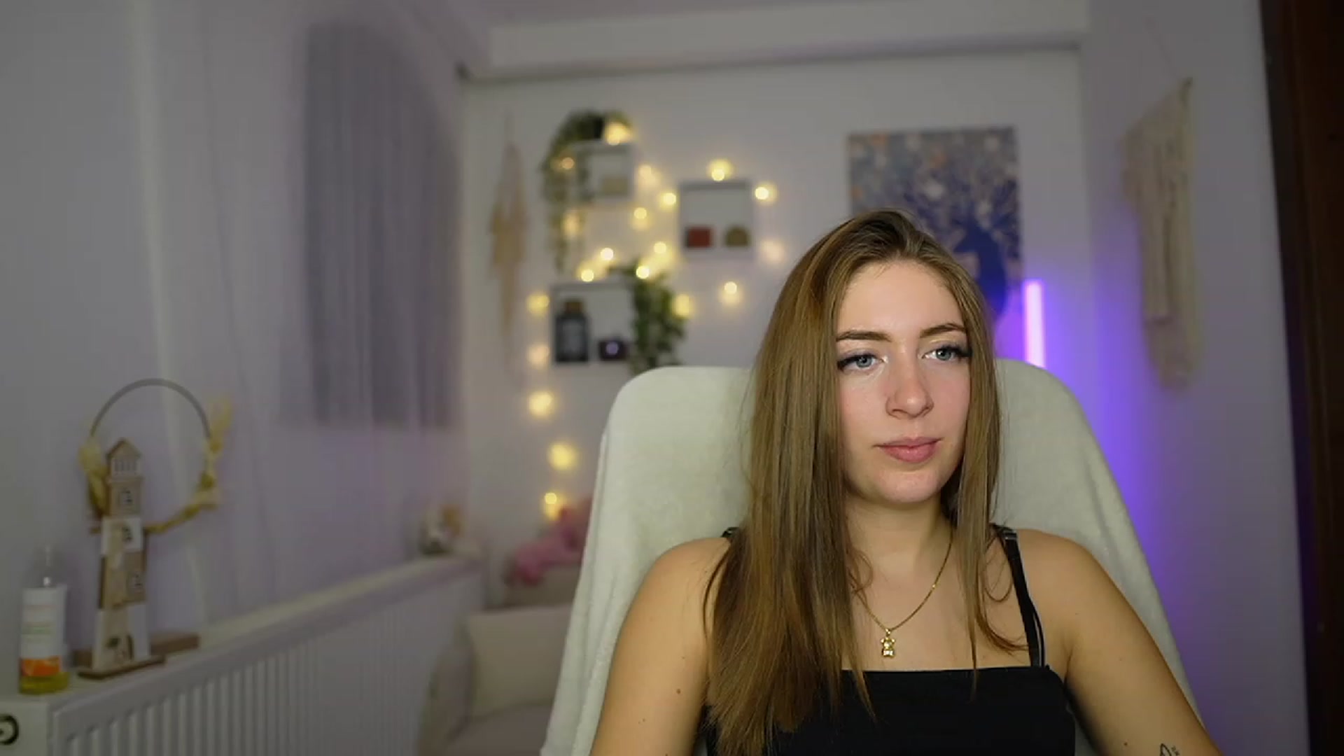 Gallery image thumbnail from Tina_Nappi18's myfreecams stream on, 11/14/2023, 17:29 image 12 of 20