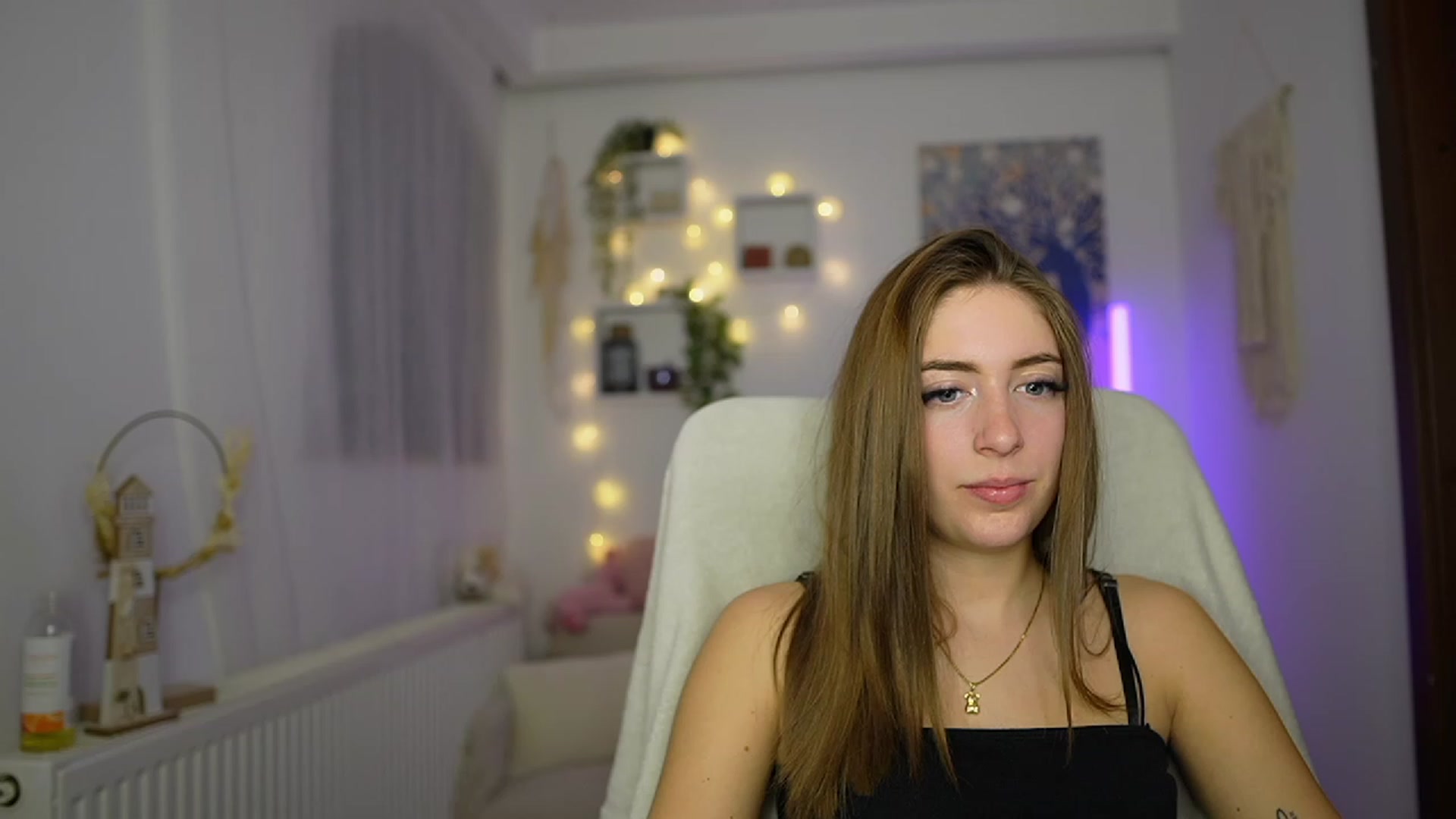 Gallery image thumbnail from Tina_Nappi18's myfreecams stream on, 11/14/2023, 17:29 image 13 of 20