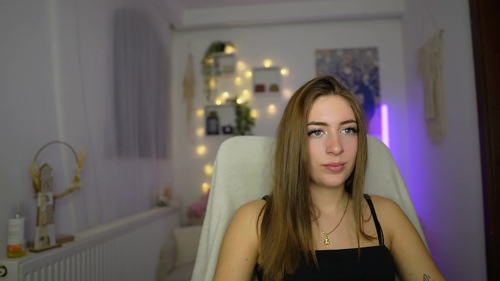 Gallery image thumbnail from Tina_Nappi18's myfreecams stream on, 11/14/2023, 17:29 image 10 of 20