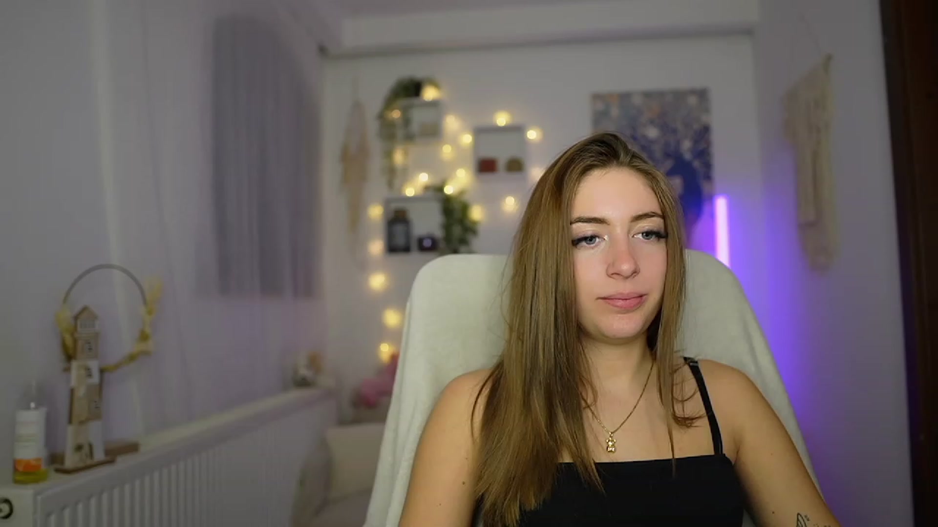 Gallery image thumbnail from Tina_Nappi18's myfreecams stream on, 11/14/2023, 17:29 image 6 of 20