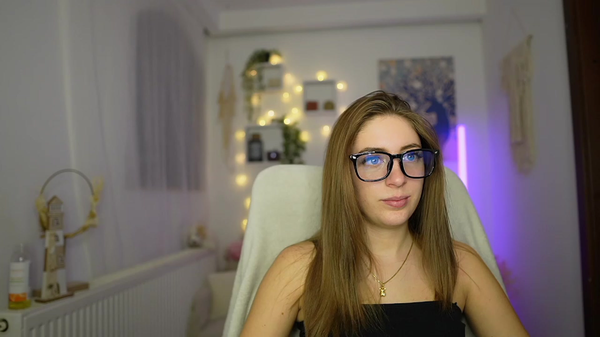 Gallery image thumbnail from Tina_Nappi18's myfreecams stream on, 11/14/2023, 18:05 image 13 of 20