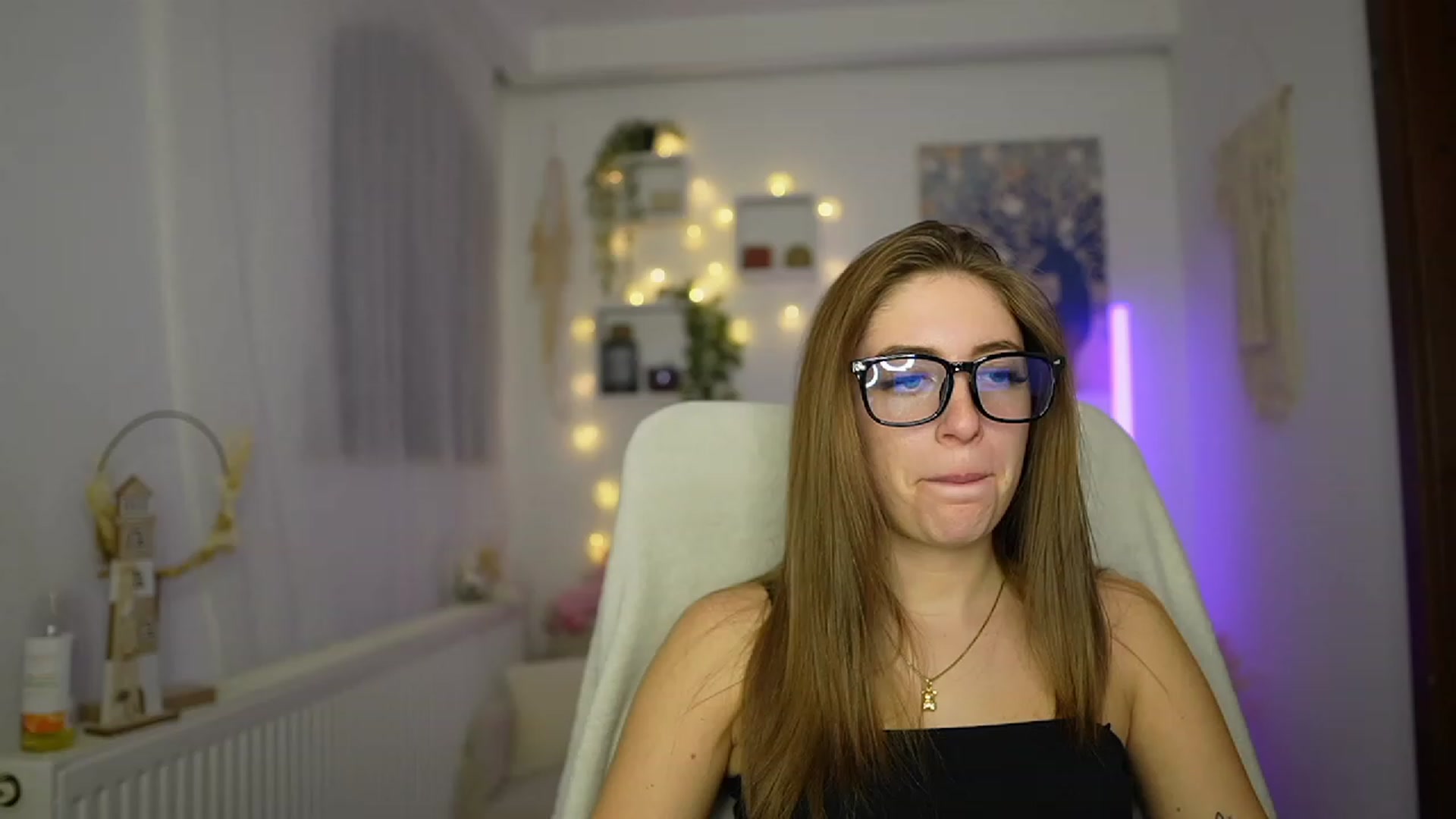 Gallery image thumbnail from Tina_Nappi18's myfreecams stream on, 11/14/2023, 18:05 image 16 of 20
