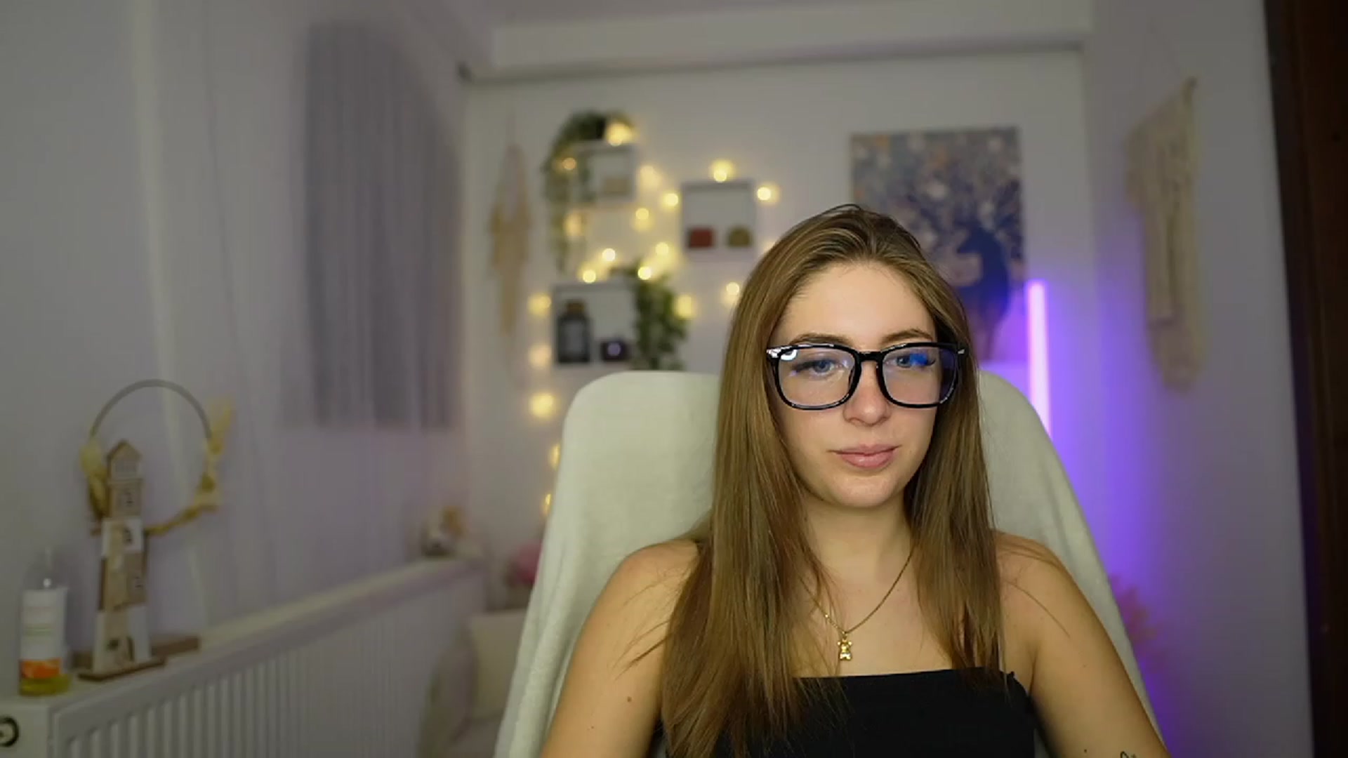 Gallery image thumbnail from Tina_Nappi18's myfreecams stream on, 11/14/2023, 18:05 image 10 of 20