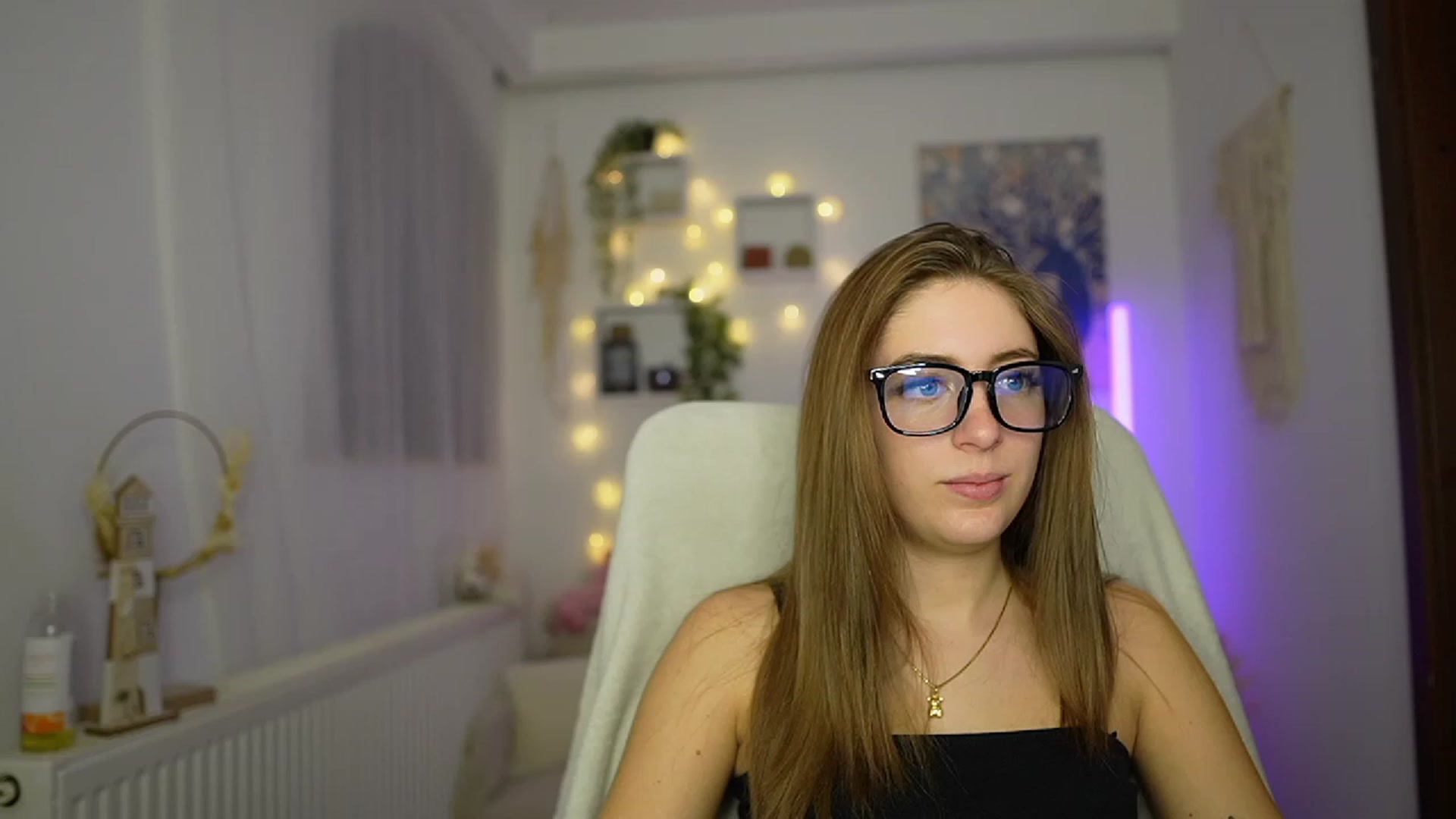 Gallery image thumbnail from Tina_Nappi18's myfreecams stream on, 11/14/2023, 18:05 image 18 of 20